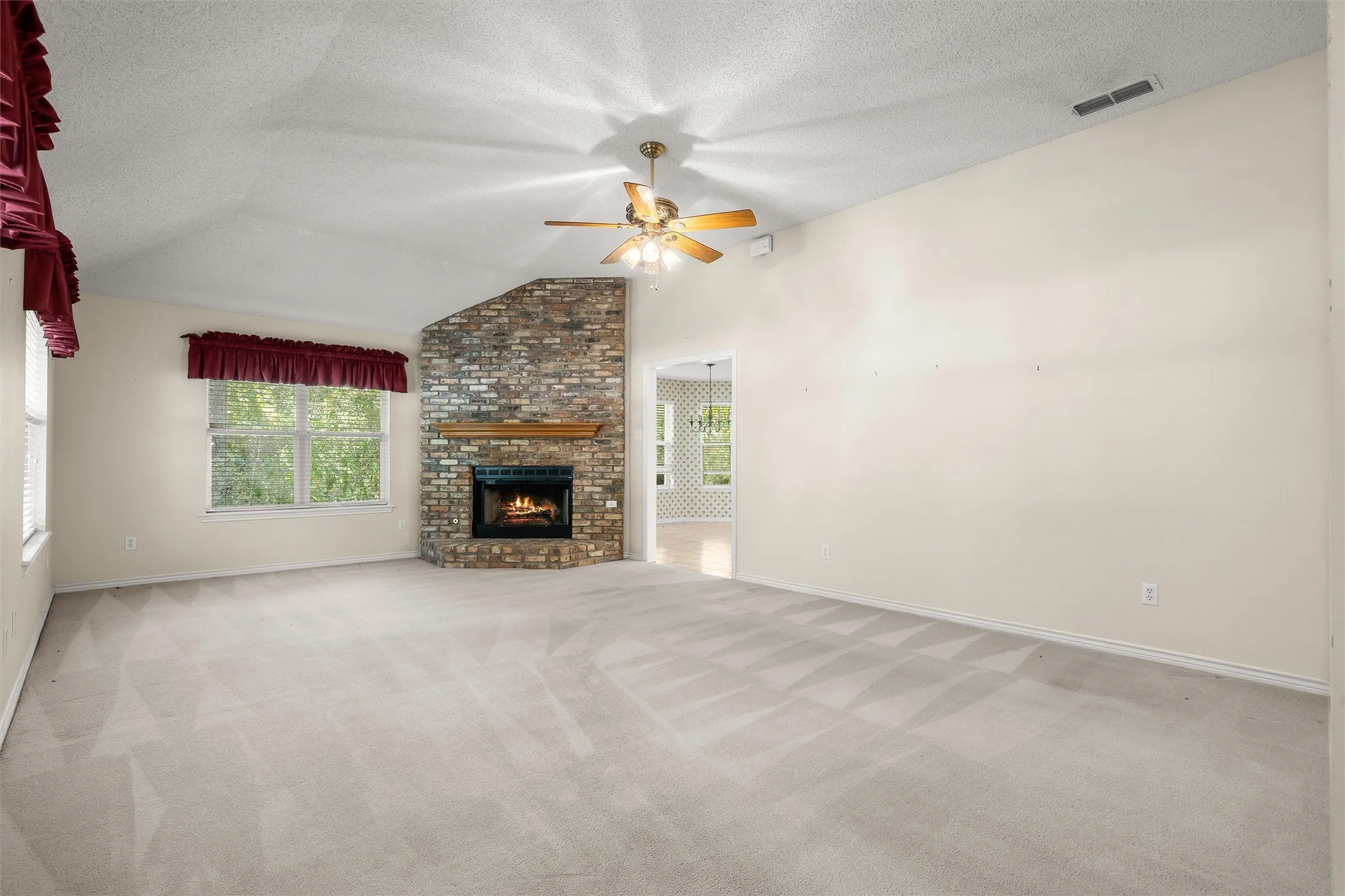 Single Family Residence For Sale in Wood County , 190 Blue Water Lane, Holly Lake Ranch, Texas 75765, 3 Bedroom, 3 Bathroom, 3 Garage spaces, 2,327 Sqft, built in 1996, mls#21353848, Real Estate Agent in Holly Lake Ranch, Homes For Sale in Wood county, Homes For Sale in Holly Lake Ranch, Realtor in Holly Lake Ranch Texas, Real Estate Brokerage Independent Realty Texas, Luminita Cordes Realtor