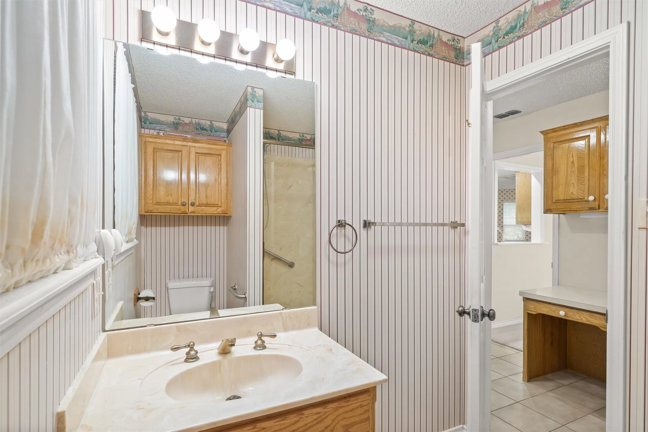 Single Family Residence For Sale in Wood County , 190 Blue Water Lane, Holly Lake Ranch, Texas 75765, 3 Bedroom, 3 Bathroom, 3 Garage spaces, 2,327 Sqft, built in 1996, mls#21353848, Real Estate Agent in Holly Lake Ranch, Homes For Sale in Wood county, Homes For Sale in Holly Lake Ranch, Realtor in Holly Lake Ranch Texas, Real Estate Brokerage Independent Realty Texas, Luminita Cordes Realtor