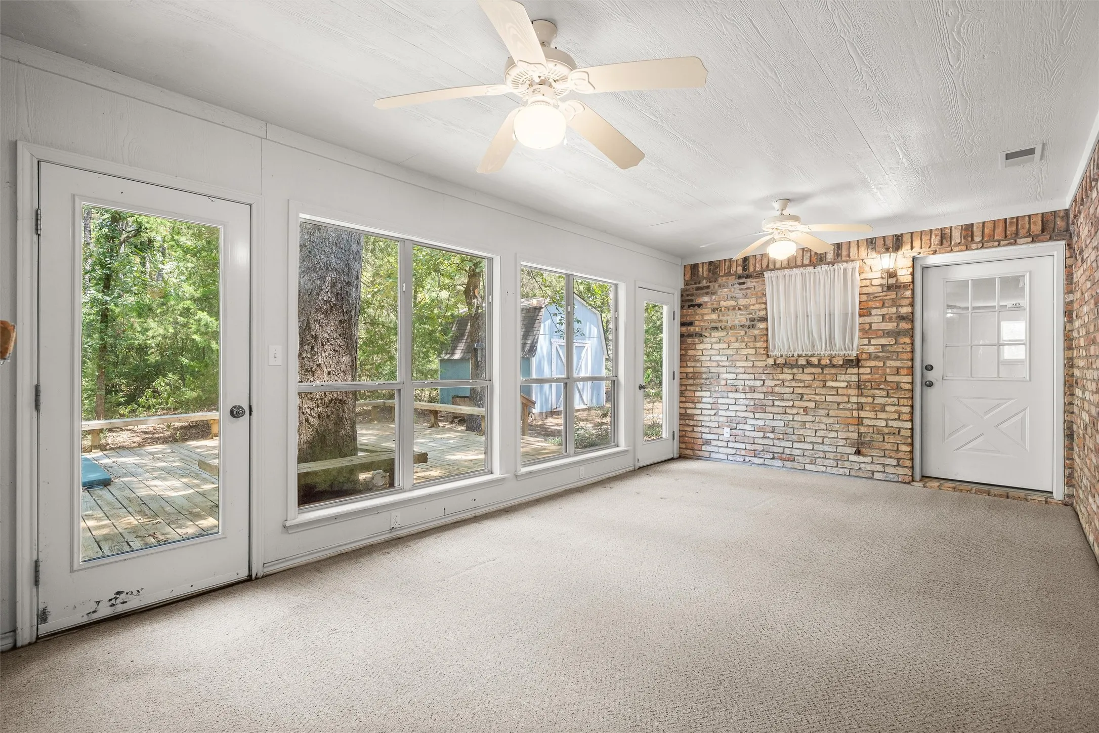 Single Family Residence For Sale in Wood County , 190 Blue Water Lane, Holly Lake Ranch, Texas 75765, 3 Bedroom, 3 Bathroom, 3 Garage spaces, 2,327 Sqft, built in 1996, mls#21353848, Real Estate Agent in Holly Lake Ranch, Homes For Sale in Wood county, Homes For Sale in Holly Lake Ranch, Realtor in Holly Lake Ranch Texas, Real Estate Brokerage Independent Realty Texas, Luminita Cordes Realtor