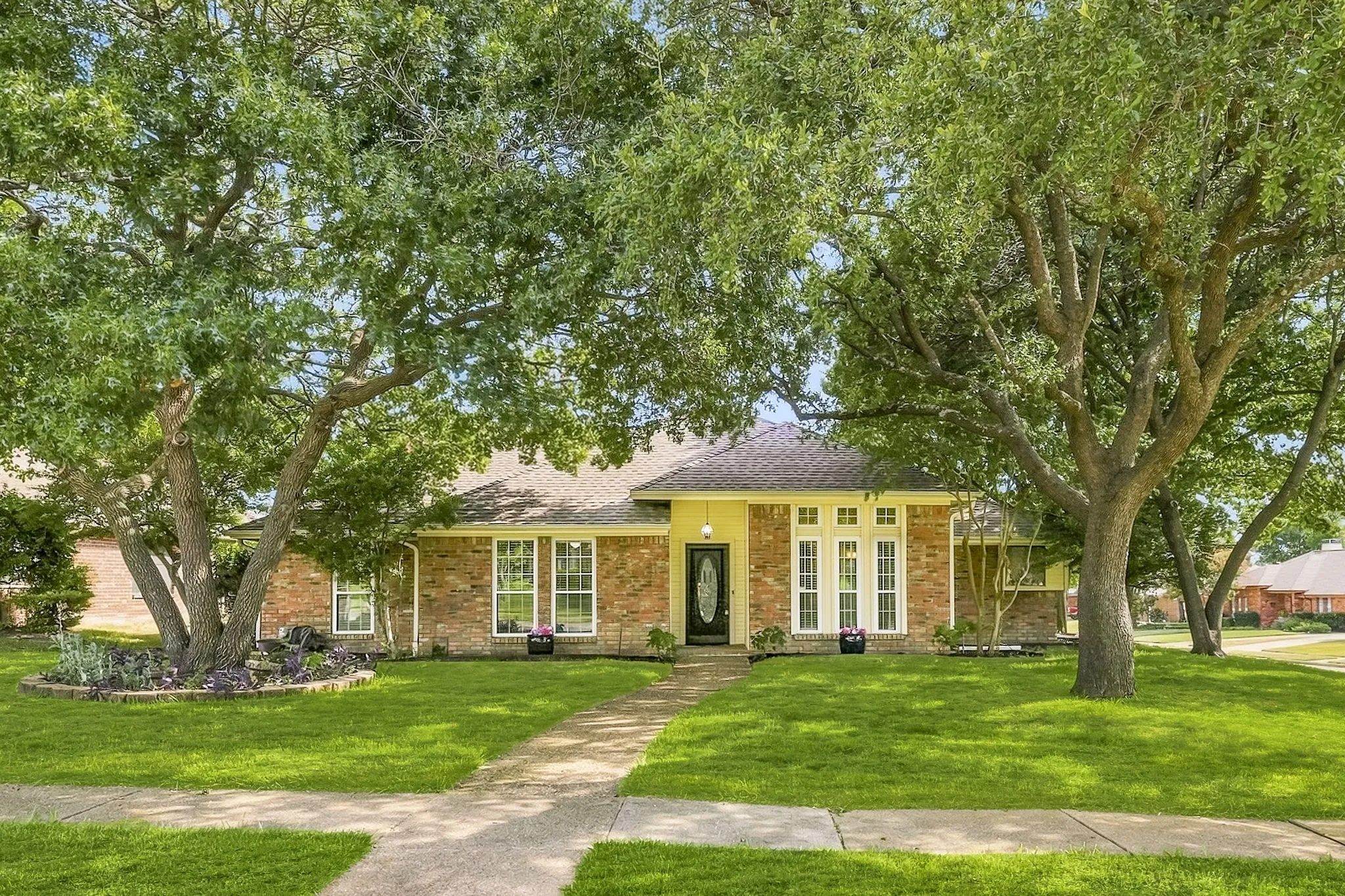 Single Family Residence For Sale in Collin County , 4224 Pike Court, Plano, Texas 75093, 3 Bedroom, 2 Bathroom, 2 Garage spaces, 1,640 Sqft, built in 1983, mls#21353608, Real Estate Agent in Plano, Homes For Sale in Collin county, Homes For Sale in Plano, Realtor in Plano Texas, Real Estate Brokerage Independent Realty Texas, Luminita Cordes Realtor