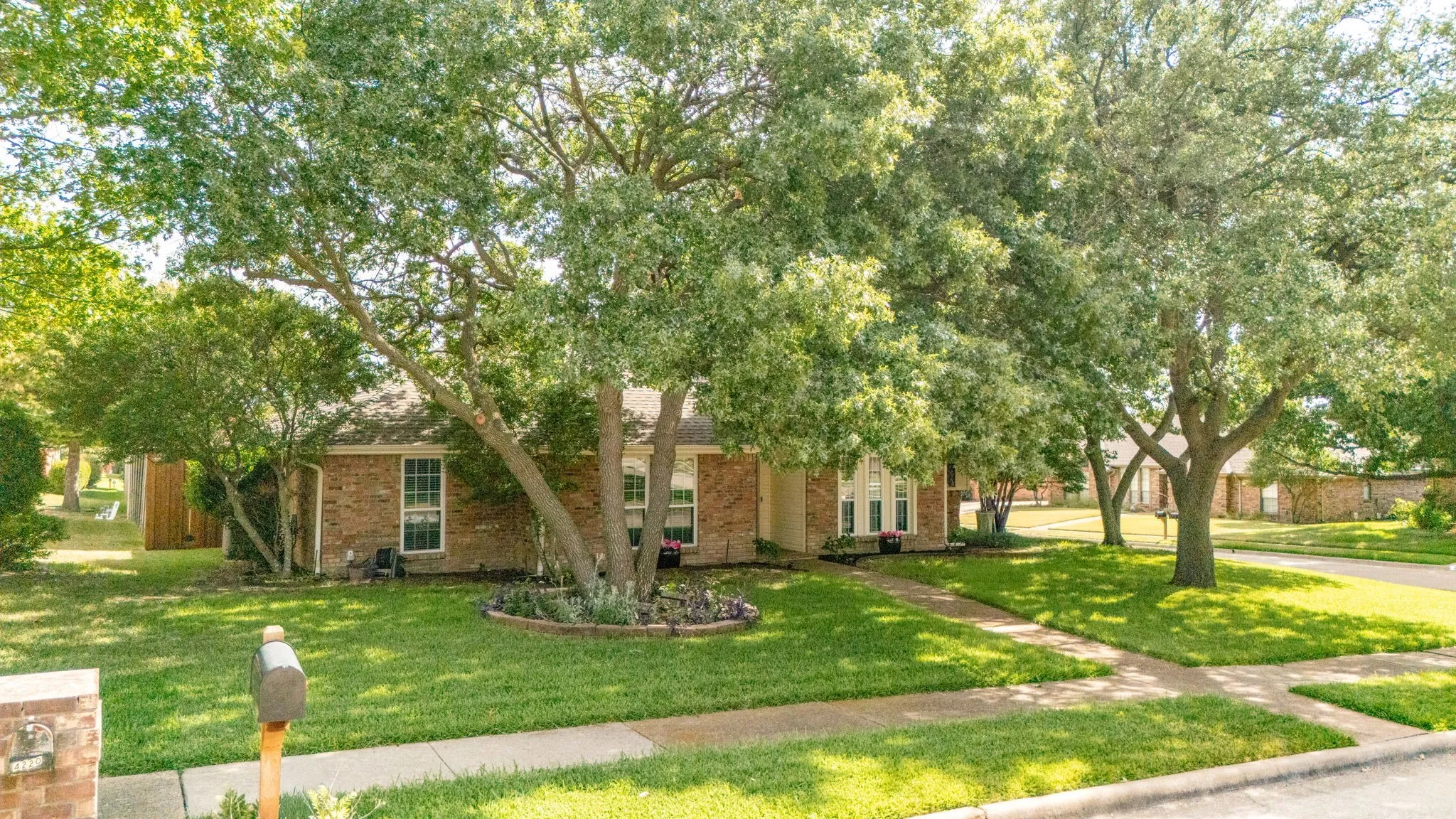 Single Family Residence For Sale in Collin County , 4224 Pike Court, Plano, Texas 75093, 3 Bedroom, 2 Bathroom, 2 Garage spaces, 1,640 Sqft, built in 1983, mls#21353608, Real Estate Agent in Plano, Homes For Sale in Collin county, Homes For Sale in Plano, Realtor in Plano Texas, Real Estate Brokerage Independent Realty Texas, Luminita Cordes Realtor