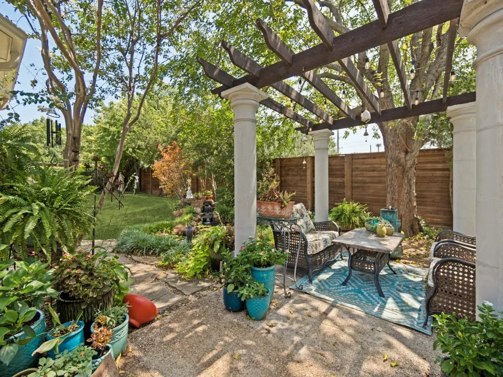 Single Family Residence For Sale in Dallas County , 4335 Northaven Road, Dallas, Texas 75229, 3 Bedroom, 3 Bathroom, 3 Garage spaces, 3,378 Sqft, built in 1995, mls#21351169, Real Estate Agent in Dallas, Homes For Sale in Dallas county, Homes For Sale in Dallas, Realtor in Dallas Texas, Real Estate Brokerage Independent Realty Texas, Luminita Cordes Realtor