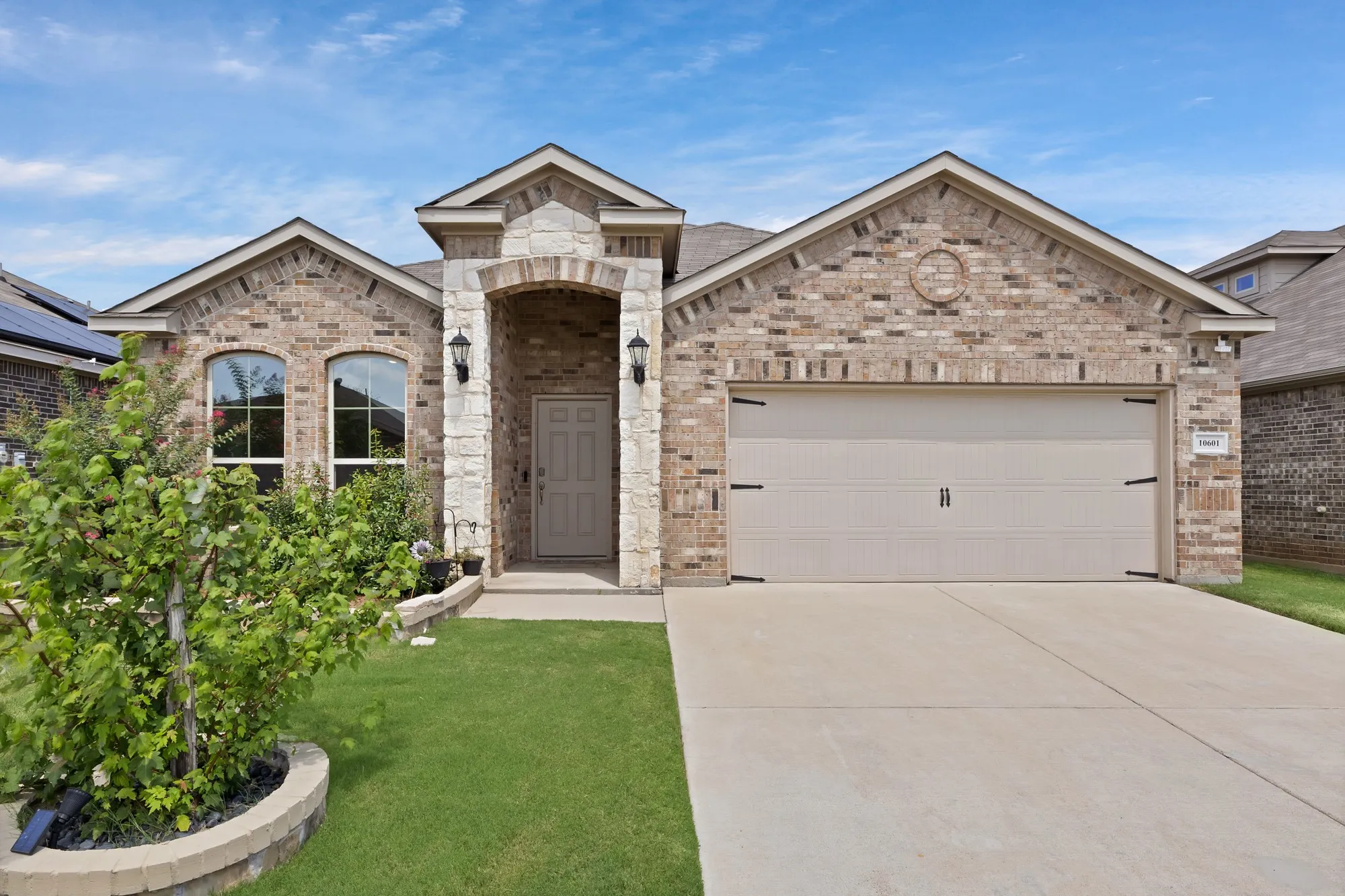 Single Family Residence For Sale in Tarrant County , 10601 Summer Place Lane, Fort Worth, Texas 76140, 3 Bedroom, 2 Bathroom, 2 Garage spaces, 2,060 Sqft, built in 2019, mls#21346741, Real Estate Agent in Fort Worth, Homes For Sale in Tarrant county, Homes For Sale in Fort Worth, Realtor in Fort Worth Texas, Real Estate Brokerage Independent Realty Texas, Luminita Cordes Realtor