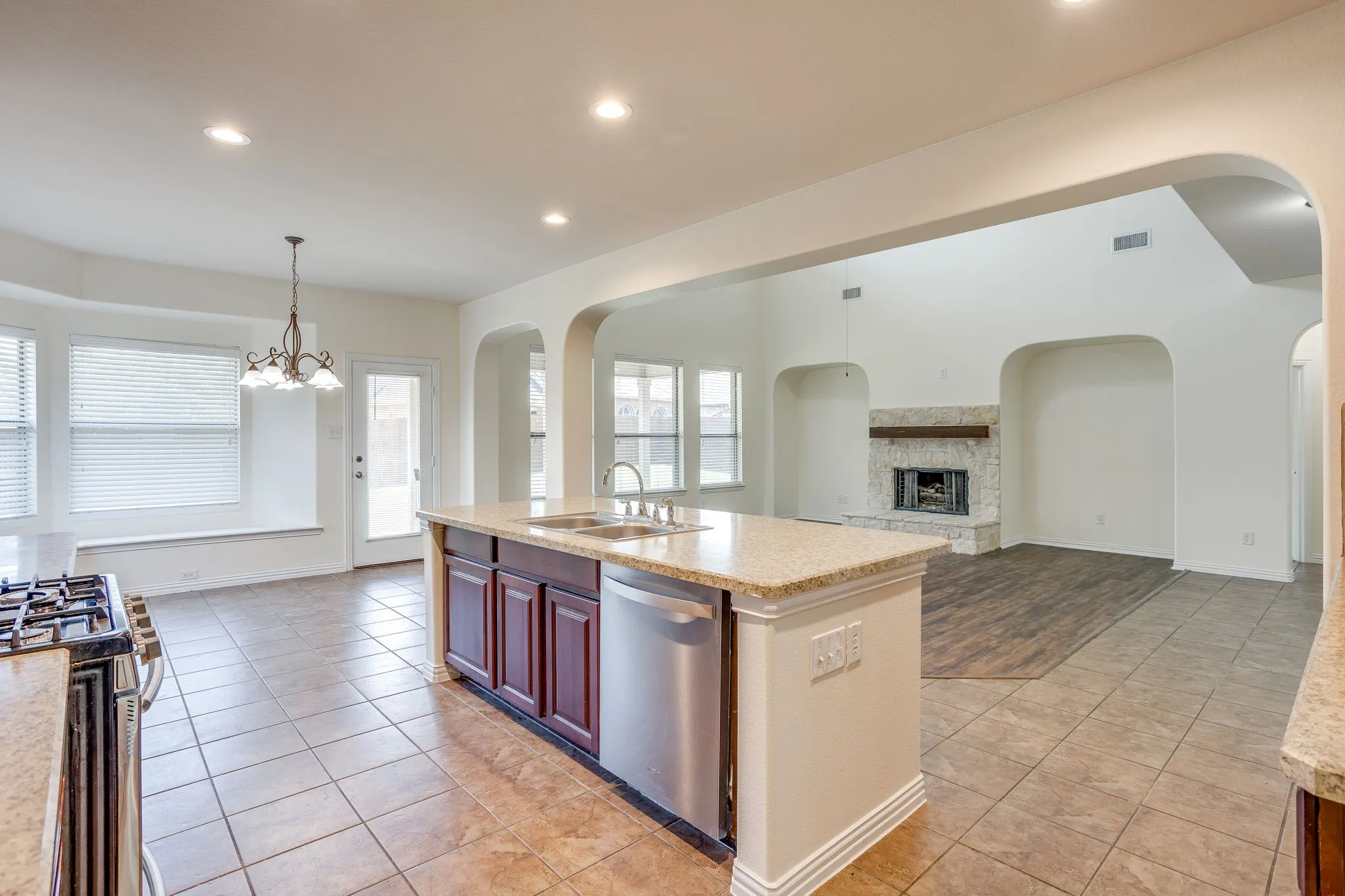 Single Family Residence For Sale in Johnson County , 1220 Berkeley Drive, Burleson, Texas 76028, 5 Bedroom, 4 Bathroom, 3 Garage spaces, 4,178 Sqft, built in 2007, mls#21353746, Real Estate Agent in Burleson, Homes For Sale in Johnson county, Homes For Sale in Burleson, Realtor in Burleson Texas, Real Estate Brokerage Independent Realty Texas, Luminita Cordes Realtor