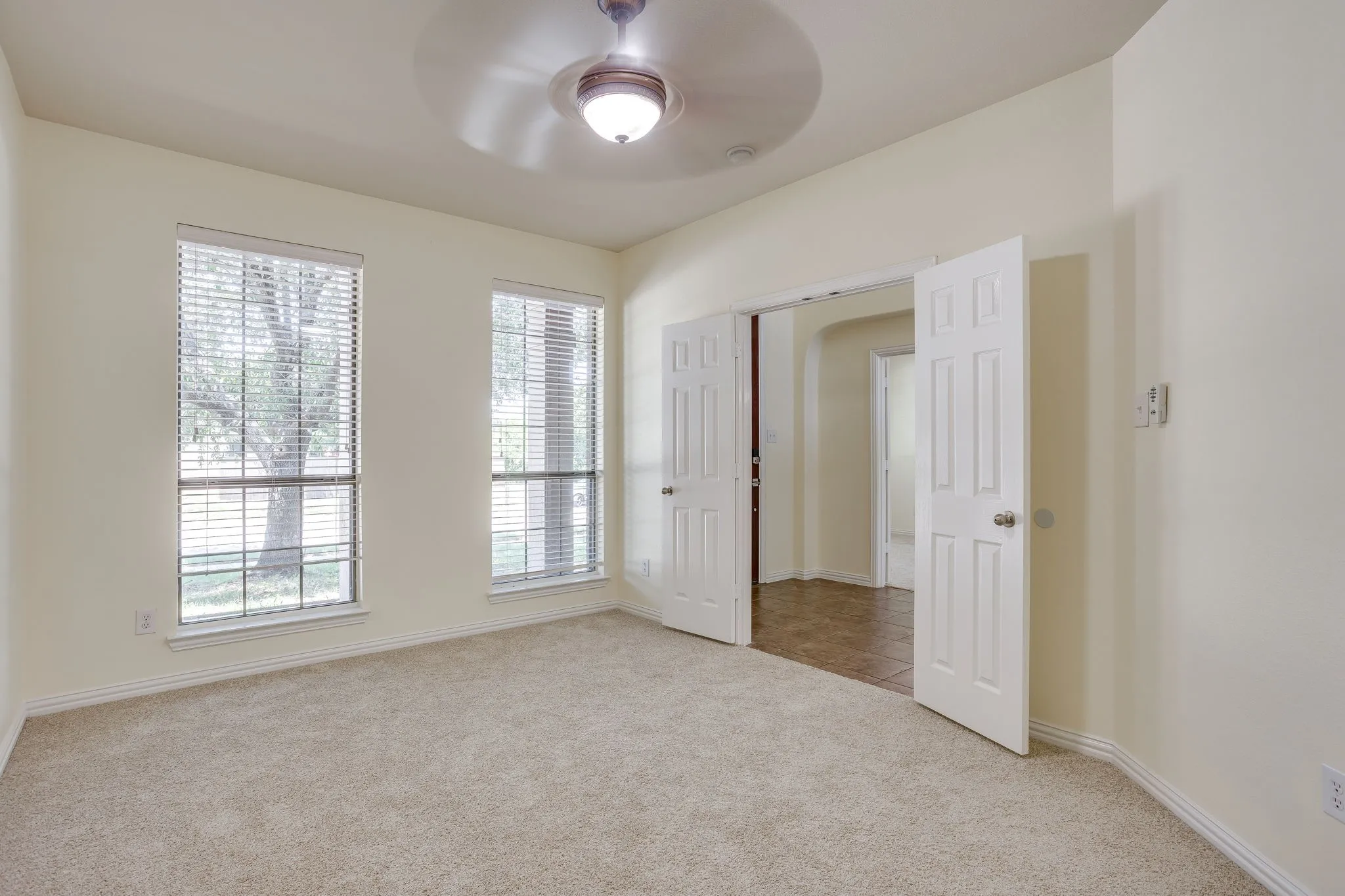 Single Family Residence For Sale in Johnson County , 1220 Berkeley Drive, Burleson, Texas 76028, 5 Bedroom, 4 Bathroom, 3 Garage spaces, 4,178 Sqft, built in 2007, mls#21353746, Real Estate Agent in Burleson, Homes For Sale in Johnson county, Homes For Sale in Burleson, Realtor in Burleson Texas, Real Estate Brokerage Independent Realty Texas, Luminita Cordes Realtor