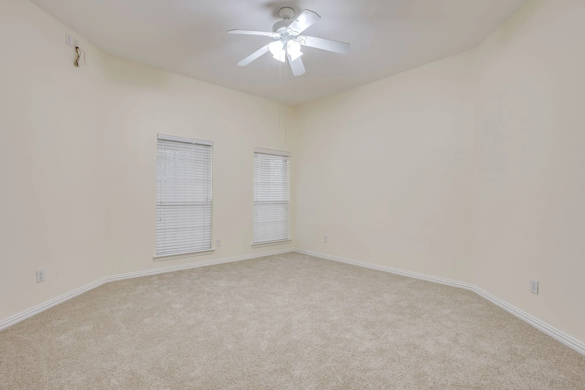 Single Family Residence For Sale in Johnson County , 1220 Berkeley Drive, Burleson, Texas 76028, 5 Bedroom, 4 Bathroom, 3 Garage spaces, 4,178 Sqft, built in 2007, mls#21353746, Real Estate Agent in Burleson, Homes For Sale in Johnson county, Homes For Sale in Burleson, Realtor in Burleson Texas, Real Estate Brokerage Independent Realty Texas, Luminita Cordes Realtor