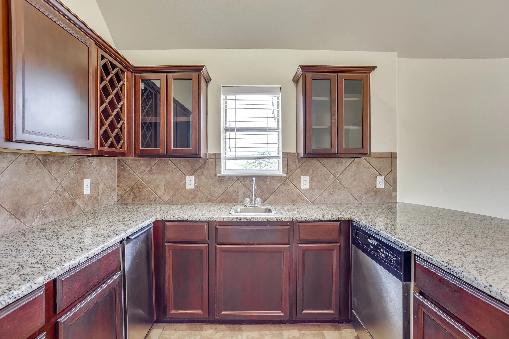 Single Family Residence For Sale in Johnson County , 1220 Berkeley Drive, Burleson, Texas 76028, 5 Bedroom, 4 Bathroom, 3 Garage spaces, 4,178 Sqft, built in 2007, mls#21353746, Real Estate Agent in Burleson, Homes For Sale in Johnson county, Homes For Sale in Burleson, Realtor in Burleson Texas, Real Estate Brokerage Independent Realty Texas, Luminita Cordes Realtor