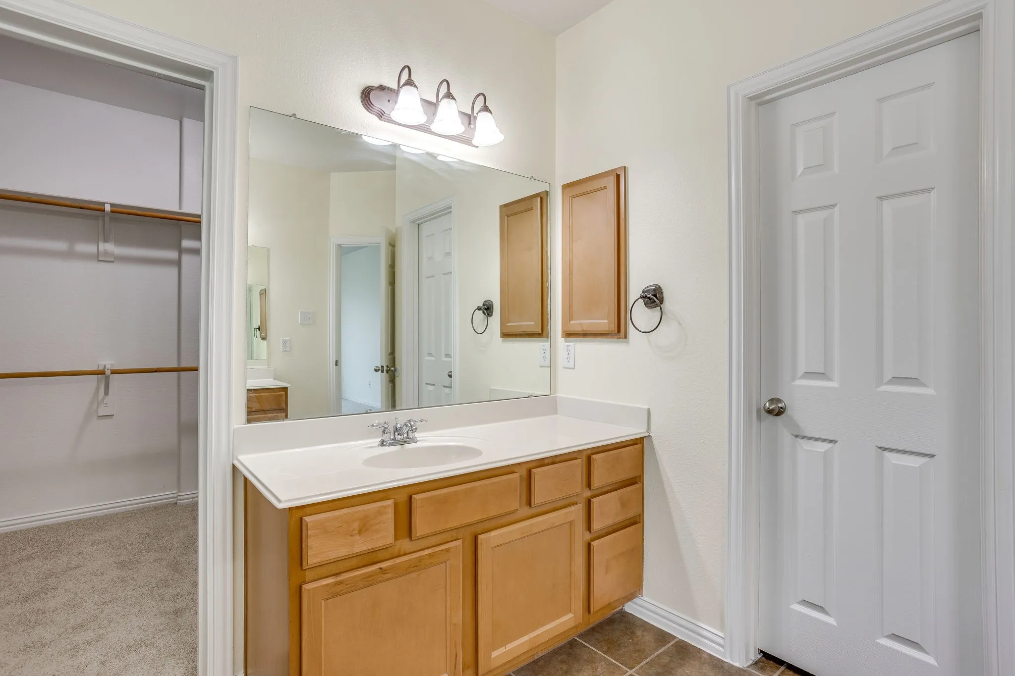 Single Family Residence For Sale in Johnson County , 1220 Berkeley Drive, Burleson, Texas 76028, 5 Bedroom, 4 Bathroom, 3 Garage spaces, 4,178 Sqft, built in 2007, mls#21353746, Real Estate Agent in Burleson, Homes For Sale in Johnson county, Homes For Sale in Burleson, Realtor in Burleson Texas, Real Estate Brokerage Independent Realty Texas, Luminita Cordes Realtor