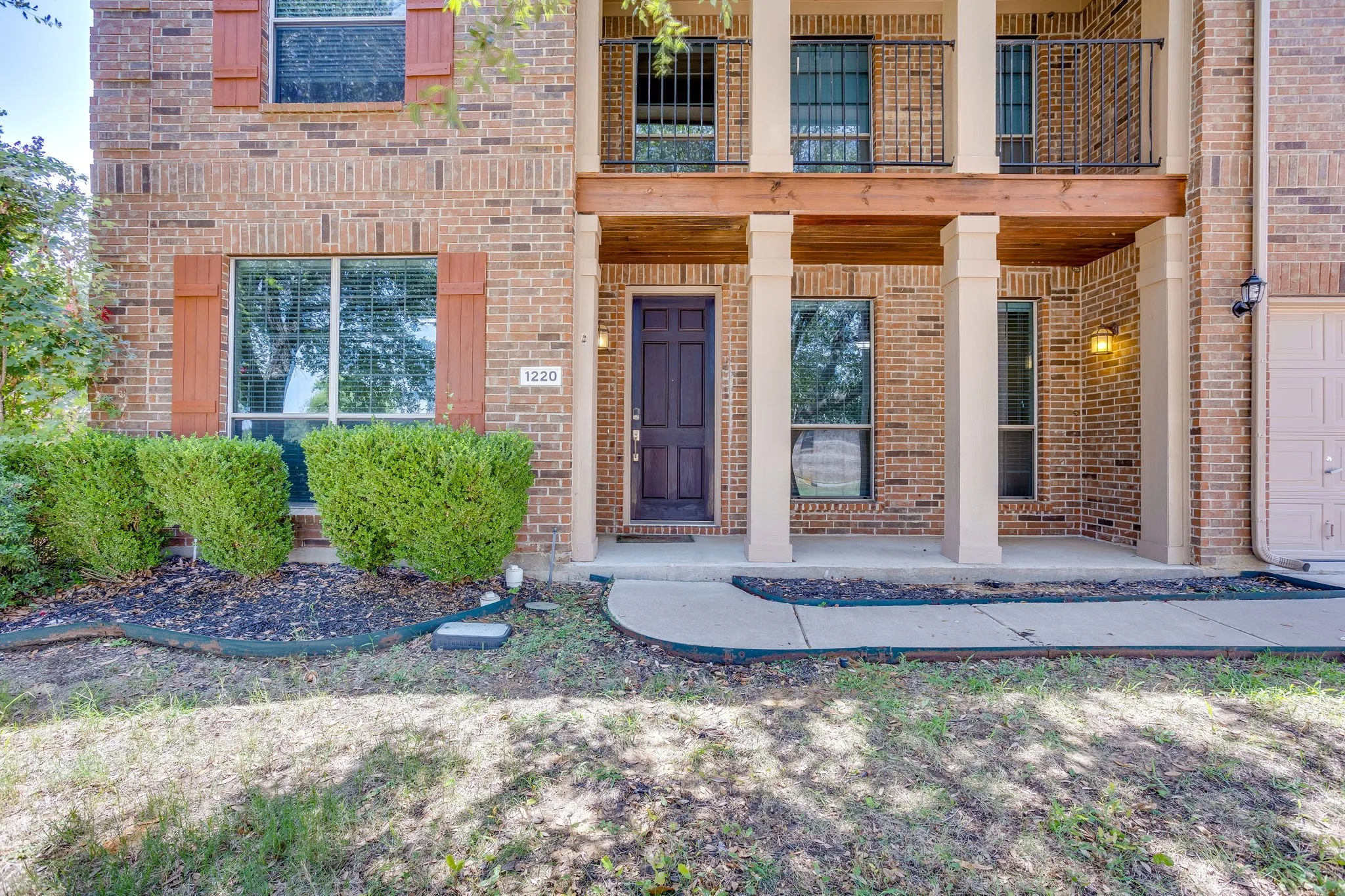 Single Family Residence For Sale in Johnson County , 1220 Berkeley Drive, Burleson, Texas 76028, 5 Bedroom, 4 Bathroom, 3 Garage spaces, 4,178 Sqft, built in 2007, mls#21353746, Real Estate Agent in Burleson, Homes For Sale in Johnson county, Homes For Sale in Burleson, Realtor in Burleson Texas, Real Estate Brokerage Independent Realty Texas, Luminita Cordes Realtor