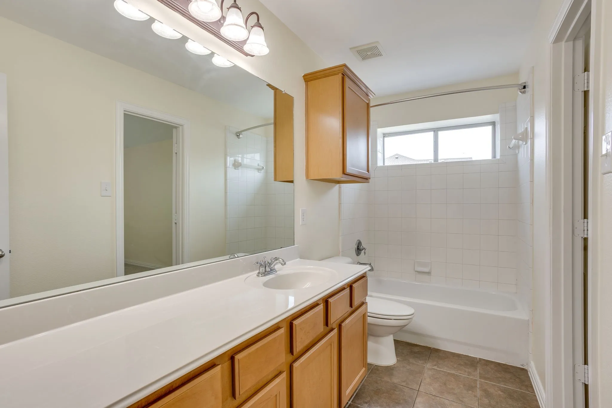 Single Family Residence For Sale in Johnson County , 1220 Berkeley Drive, Burleson, Texas 76028, 5 Bedroom, 4 Bathroom, 3 Garage spaces, 4,178 Sqft, built in 2007, mls#21353746, Real Estate Agent in Burleson, Homes For Sale in Johnson county, Homes For Sale in Burleson, Realtor in Burleson Texas, Real Estate Brokerage Independent Realty Texas, Luminita Cordes Realtor