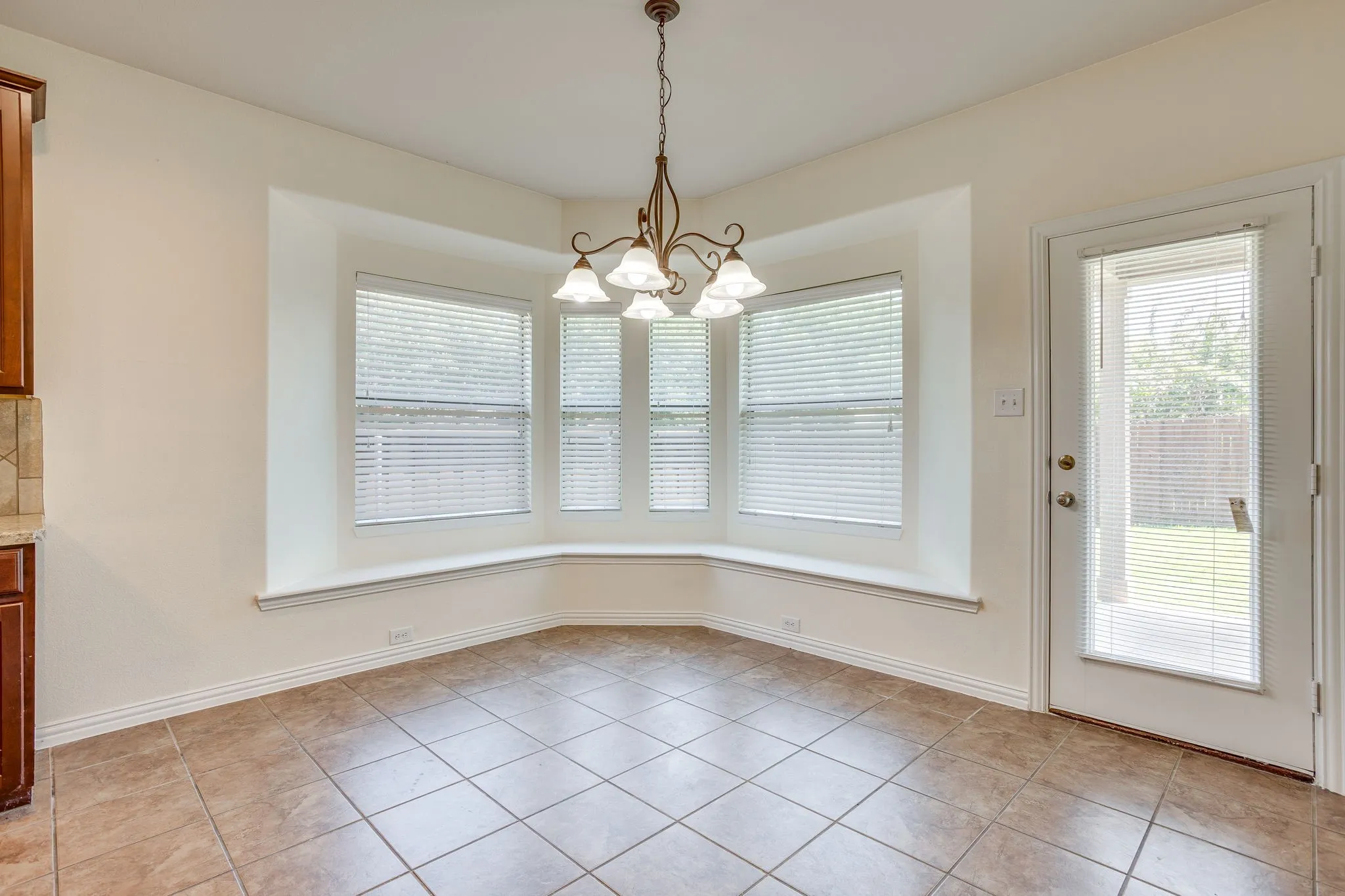 Single Family Residence For Sale in Johnson County , 1220 Berkeley Drive, Burleson, Texas 76028, 5 Bedroom, 4 Bathroom, 3 Garage spaces, 4,178 Sqft, built in 2007, mls#21353746, Real Estate Agent in Burleson, Homes For Sale in Johnson county, Homes For Sale in Burleson, Realtor in Burleson Texas, Real Estate Brokerage Independent Realty Texas, Luminita Cordes Realtor
