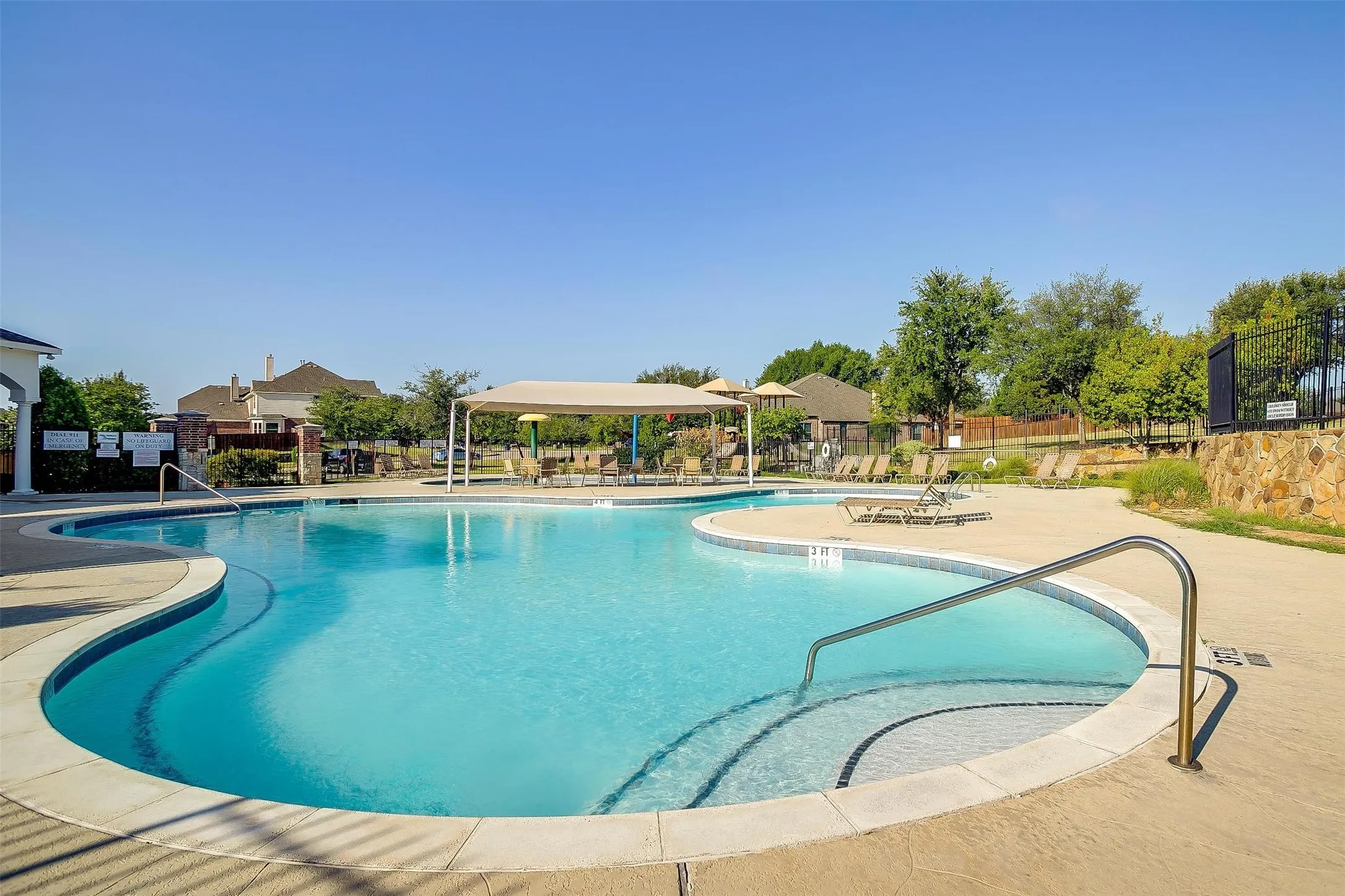 Single Family Residence For Sale in Johnson County , 1220 Berkeley Drive, Burleson, Texas 76028, 5 Bedroom, 4 Bathroom, 3 Garage spaces, 4,178 Sqft, built in 2007, mls#21353746, Real Estate Agent in Burleson, Homes For Sale in Johnson county, Homes For Sale in Burleson, Realtor in Burleson Texas, Real Estate Brokerage Independent Realty Texas, Luminita Cordes Realtor