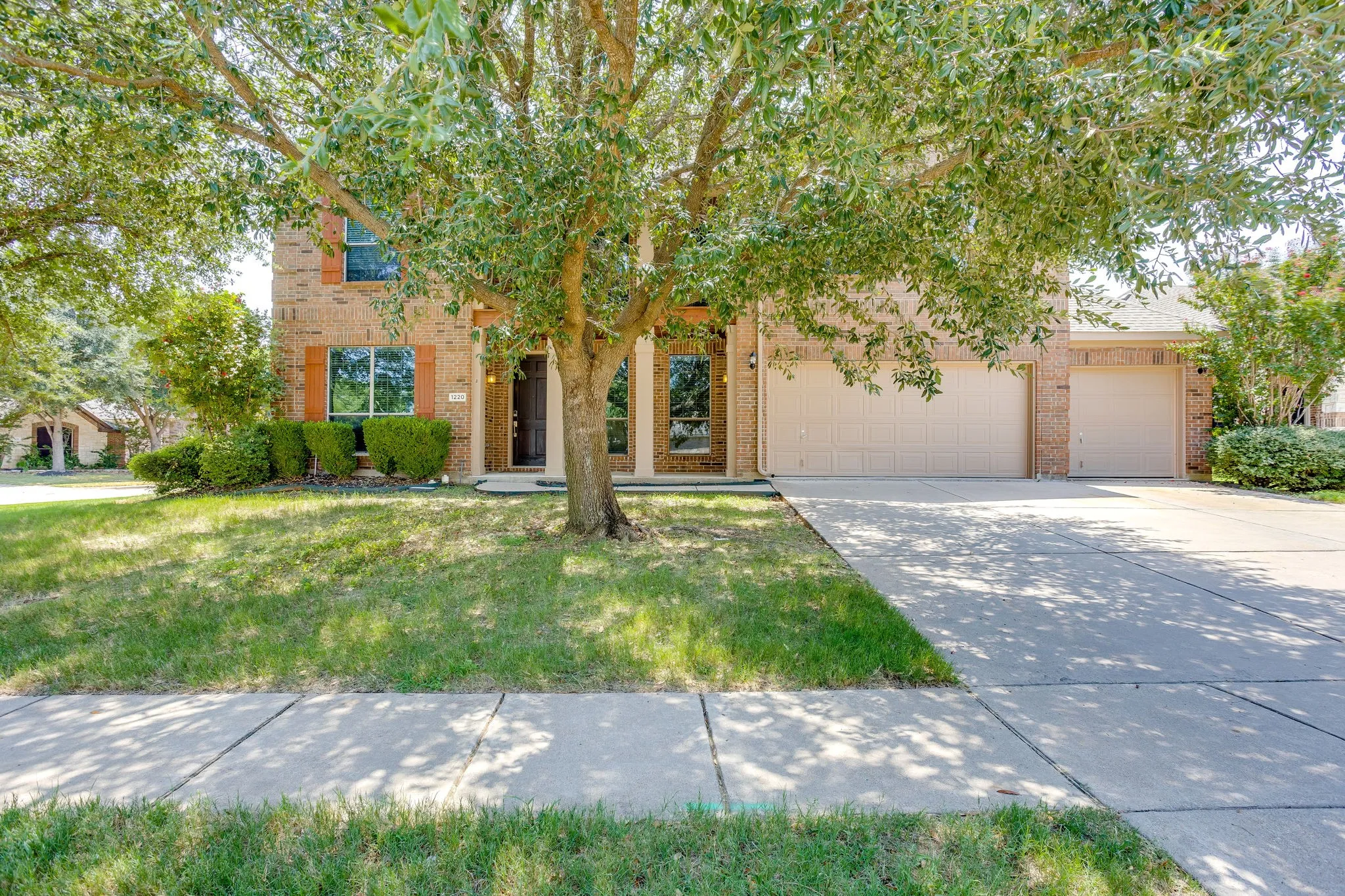 Single Family Residence For Sale in Johnson County , 1220 Berkeley Drive, Burleson, Texas 76028, 5 Bedroom, 4 Bathroom, 3 Garage spaces, 4,178 Sqft, built in 2007, mls#21353746, Real Estate Agent in Burleson, Homes For Sale in Johnson county, Homes For Sale in Burleson, Realtor in Burleson Texas, Real Estate Brokerage Independent Realty Texas, Luminita Cordes Realtor