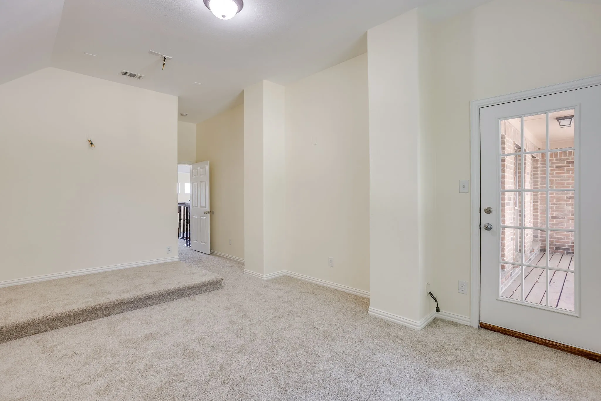 Single Family Residence For Sale in Johnson County , 1220 Berkeley Drive, Burleson, Texas 76028, 5 Bedroom, 4 Bathroom, 3 Garage spaces, 4,178 Sqft, built in 2007, mls#21353746, Real Estate Agent in Burleson, Homes For Sale in Johnson county, Homes For Sale in Burleson, Realtor in Burleson Texas, Real Estate Brokerage Independent Realty Texas, Luminita Cordes Realtor