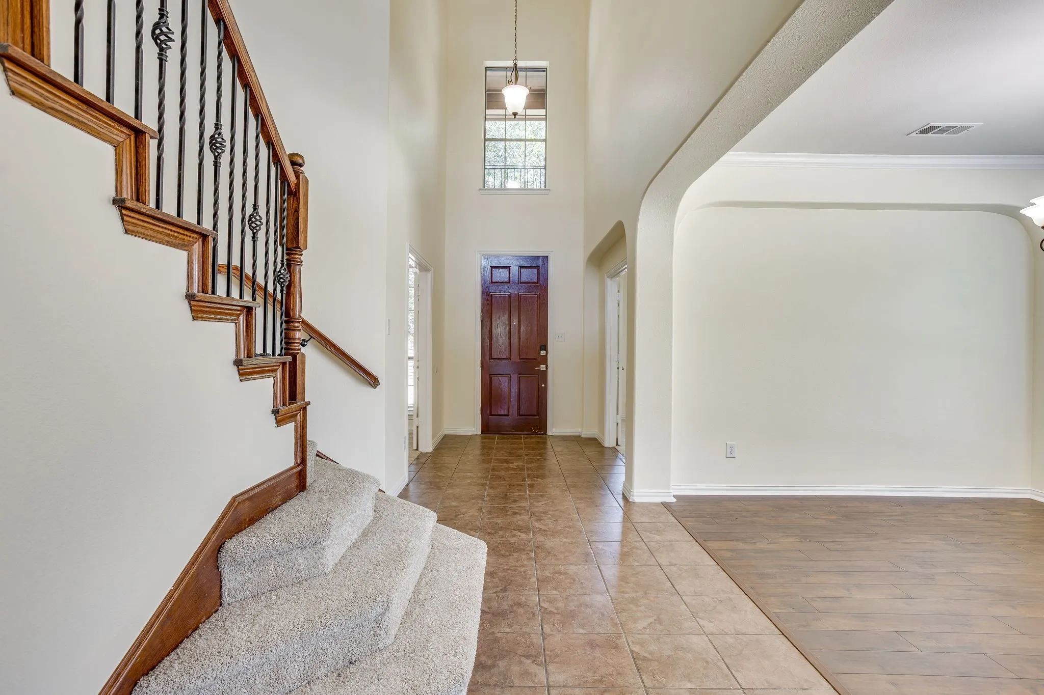 Single Family Residence For Sale in Johnson County , 1220 Berkeley Drive, Burleson, Texas 76028, 5 Bedroom, 4 Bathroom, 3 Garage spaces, 4,178 Sqft, built in 2007, mls#21353746, Real Estate Agent in Burleson, Homes For Sale in Johnson county, Homes For Sale in Burleson, Realtor in Burleson Texas, Real Estate Brokerage Independent Realty Texas, Luminita Cordes Realtor