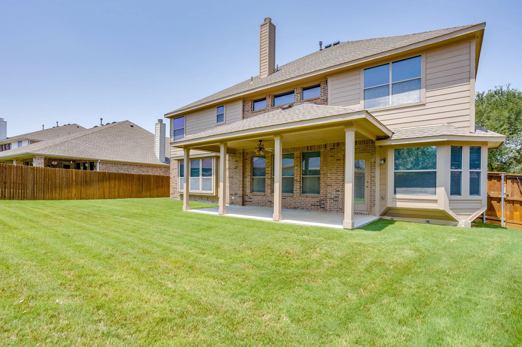 Single Family Residence For Sale in Johnson County , 1220 Berkeley Drive, Burleson, Texas 76028, 5 Bedroom, 4 Bathroom, 3 Garage spaces, 4,178 Sqft, built in 2007, mls#21353746, Real Estate Agent in Burleson, Homes For Sale in Johnson county, Homes For Sale in Burleson, Realtor in Burleson Texas, Real Estate Brokerage Independent Realty Texas, Luminita Cordes Realtor