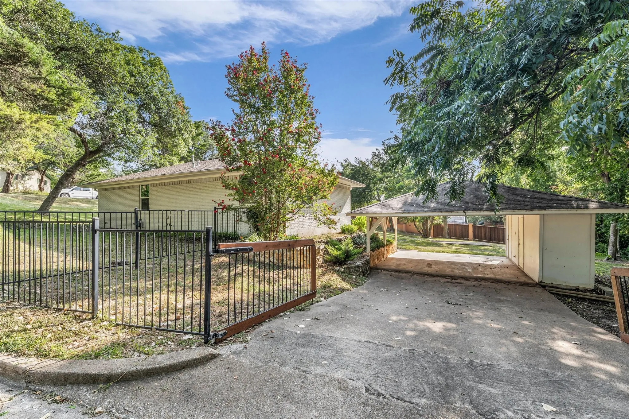 Single Family Residence For Sale in Mc Lennan County , 9730 Timberview Drive, Woodway, Texas 76712, 3 Bedroom, 2 Bathroom, Garage spaces, 2,127 Sqft, built in 1971, mls#21352423, Real Estate Agent in Woodway, Homes For Sale in Mc Lennan county, Homes For Sale in Woodway, Realtor in Woodway Texas, Real Estate Brokerage Independent Realty Texas, Luminita Cordes Realtor
