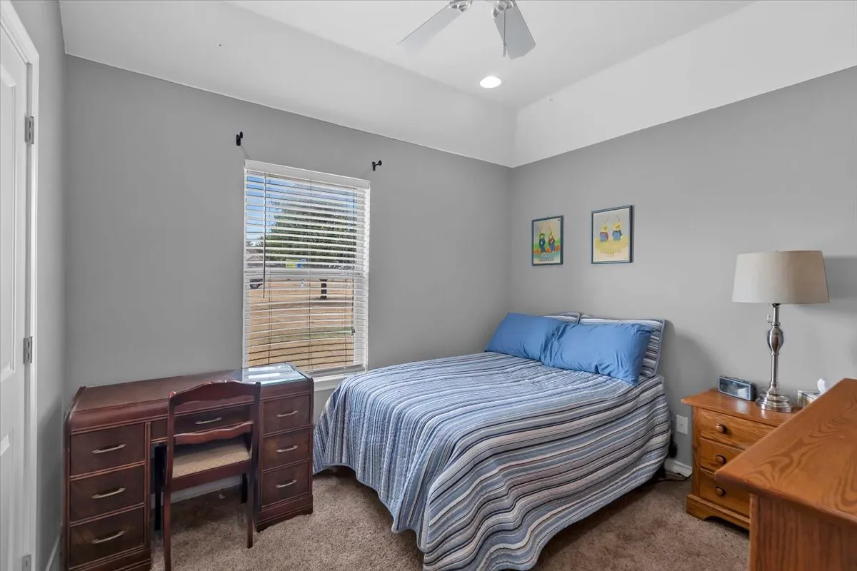 Tray ceiling with a ceiling fan