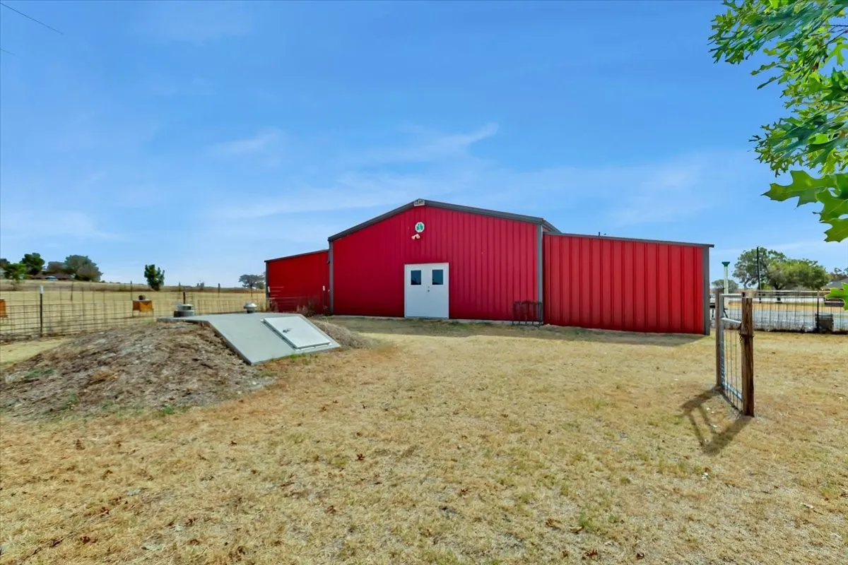 Single Family Residence For Sale in Wise County , 229 Harvey Lane, Decatur, Texas 76234, 3 Bedroom, 2 Bathroom, 4 Garage spaces, 1,325 Sqft, built in 2005, mls#21353781, Real Estate Agent in Decatur, Homes For Sale in Wise county, Homes For Sale in Decatur, Realtor in Decatur Texas, Real Estate Brokerage Independent Realty Texas, Luminita Cordes Realtor