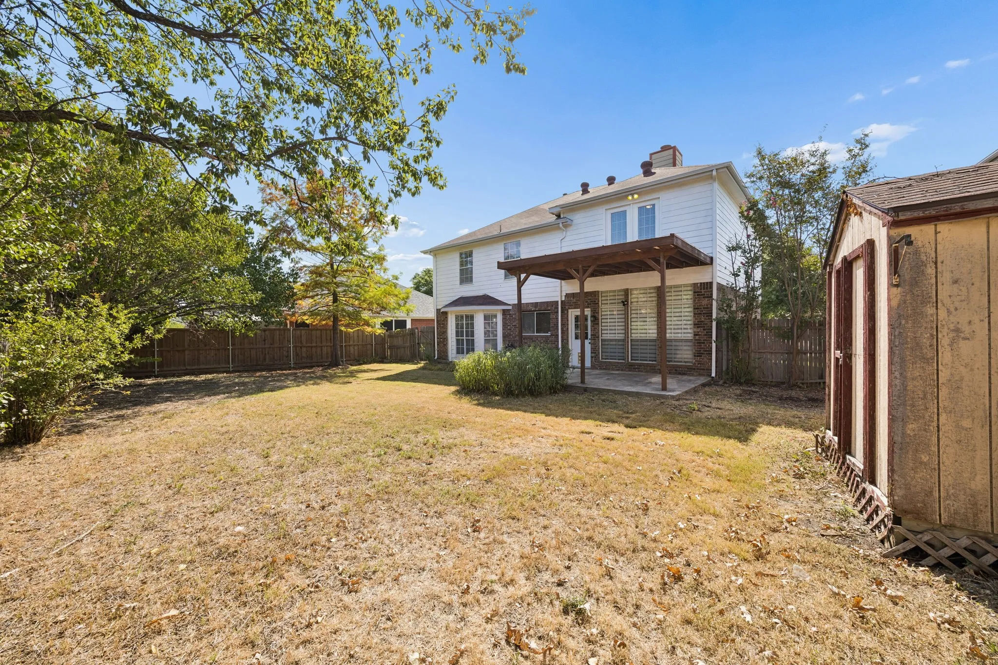 Single Family Residence For Sale in Dallas County , 5639 Centeridge Drive, Dallas, Texas 75249, 4 Bedroom, 3 Bathroom, 2 Garage spaces, 2,231 Sqft, built in 1989, mls#21341053, Real Estate Agent in Dallas, Homes For Sale in Dallas county, Homes For Sale in Dallas, Realtor in Dallas Texas, Real Estate Brokerage Independent Realty Texas, Luminita Cordes Realtor