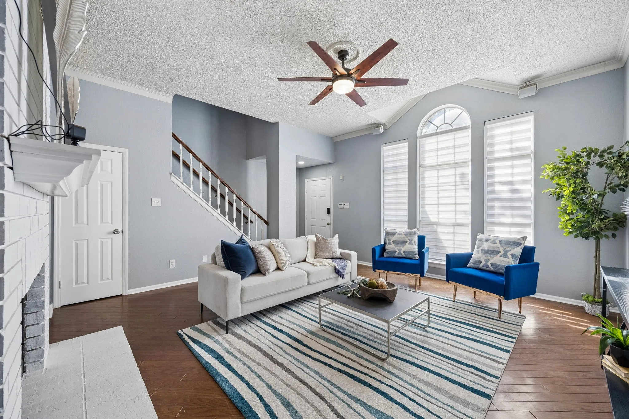 Single Family Residence For Sale in Dallas County , 5639 Centeridge Drive, Dallas, Texas 75249, 4 Bedroom, 3 Bathroom, 2 Garage spaces, 2,231 Sqft, built in 1989, mls#21341053, Real Estate Agent in Dallas, Homes For Sale in Dallas county, Homes For Sale in Dallas, Realtor in Dallas Texas, Real Estate Brokerage Independent Realty Texas, Luminita Cordes Realtor