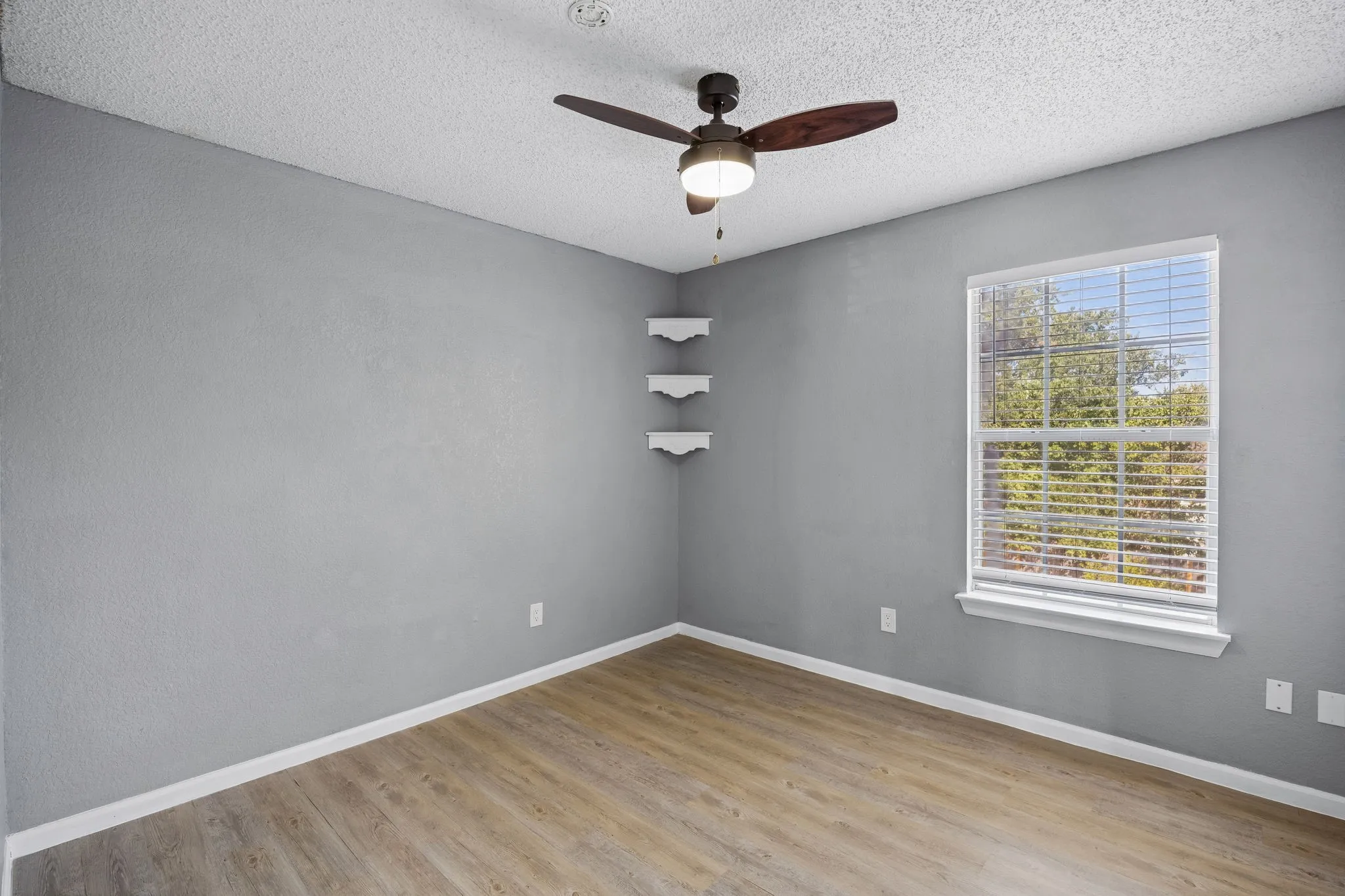 Single Family Residence For Sale in Dallas County , 5639 Centeridge Drive, Dallas, Texas 75249, 4 Bedroom, 3 Bathroom, 2 Garage spaces, 2,231 Sqft, built in 1989, mls#21341053, Real Estate Agent in Dallas, Homes For Sale in Dallas county, Homes For Sale in Dallas, Realtor in Dallas Texas, Real Estate Brokerage Independent Realty Texas, Luminita Cordes Realtor