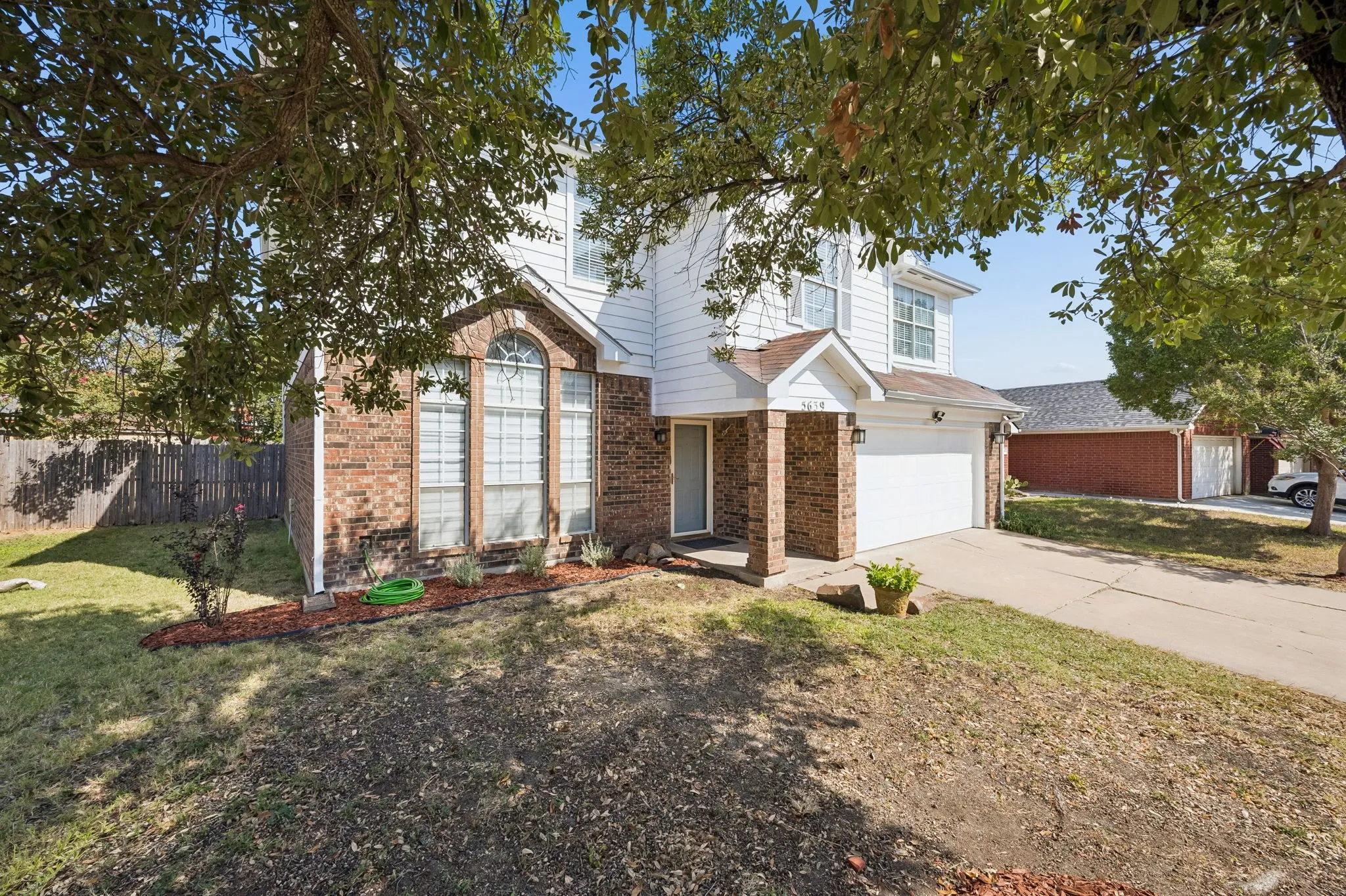 Single Family Residence For Sale in Dallas County , 5639 Centeridge Drive, Dallas, Texas 75249, 4 Bedroom, 3 Bathroom, 2 Garage spaces, 2,231 Sqft, built in 1989, mls#21341053, Real Estate Agent in Dallas, Homes For Sale in Dallas county, Homes For Sale in Dallas, Realtor in Dallas Texas, Real Estate Brokerage Independent Realty Texas, Luminita Cordes Realtor