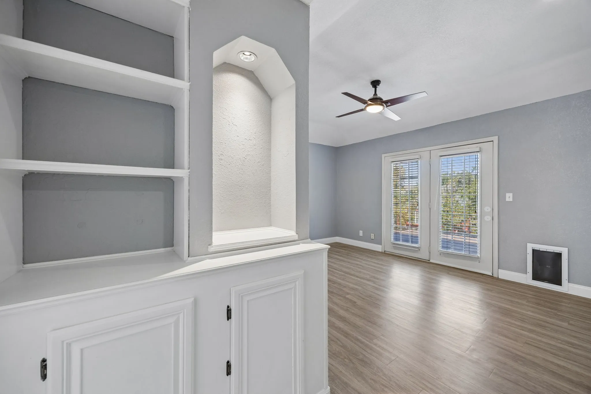 Single Family Residence For Sale in Dallas County , 5639 Centeridge Drive, Dallas, Texas 75249, 4 Bedroom, 3 Bathroom, 2 Garage spaces, 2,231 Sqft, built in 1989, mls#21341053, Real Estate Agent in Dallas, Homes For Sale in Dallas county, Homes For Sale in Dallas, Realtor in Dallas Texas, Real Estate Brokerage Independent Realty Texas, Luminita Cordes Realtor