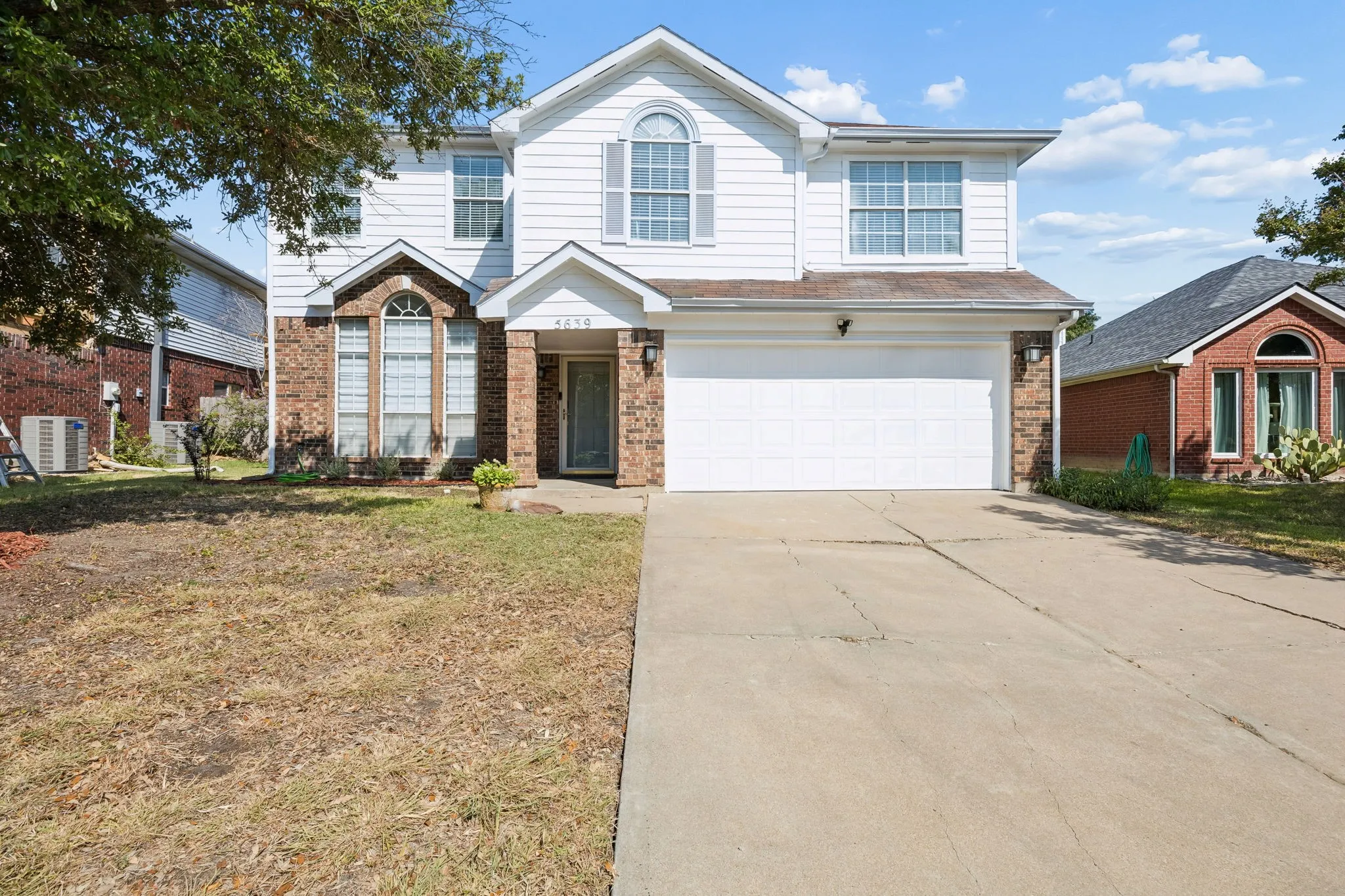 Single Family Residence For Sale in Dallas County , 5639 Centeridge Drive, Dallas, Texas 75249, 4 Bedroom, 3 Bathroom, 2 Garage spaces, 2,231 Sqft, built in 1989, mls#21341053, Real Estate Agent in Dallas, Homes For Sale in Dallas county, Homes For Sale in Dallas, Realtor in Dallas Texas, Real Estate Brokerage Independent Realty Texas, Luminita Cordes Realtor