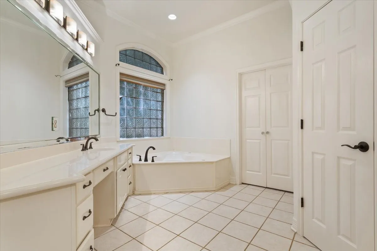 Single Family Residence For Sale in Mc Lennan County , 800 Granite Lane, Lorena, Texas 76655, 4 Bedroom, 4 Bathroom, 3 Garage spaces, 2,971 Sqft, built in 2001, mls#21350255, Real Estate Agent in Lorena, Homes For Sale in Mc Lennan county, Homes For Sale in Lorena, Realtor in Lorena Texas, Real Estate Brokerage Independent Realty Texas, Luminita Cordes Realtor
