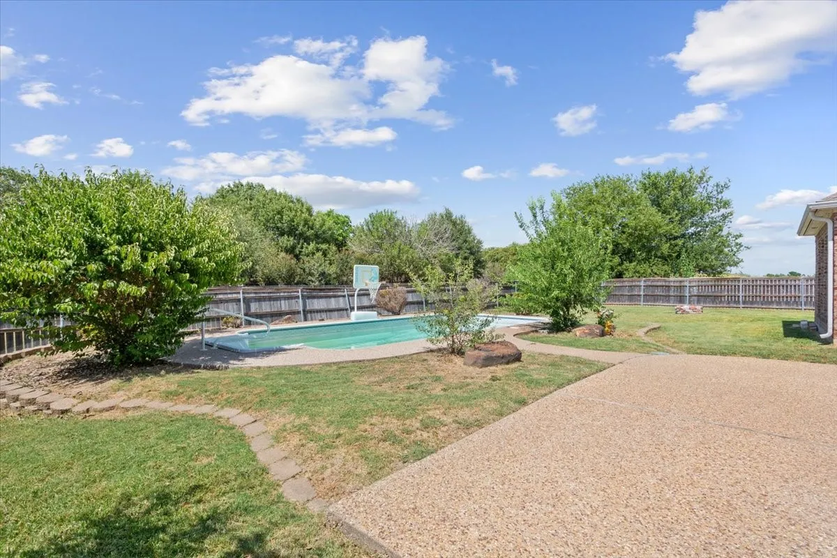 Single Family Residence For Sale in Mc Lennan County , 800 Granite Lane, Lorena, Texas 76655, 4 Bedroom, 4 Bathroom, 3 Garage spaces, 2,971 Sqft, built in 2001, mls#21350255, Real Estate Agent in Lorena, Homes For Sale in Mc Lennan county, Homes For Sale in Lorena, Realtor in Lorena Texas, Real Estate Brokerage Independent Realty Texas, Luminita Cordes Realtor