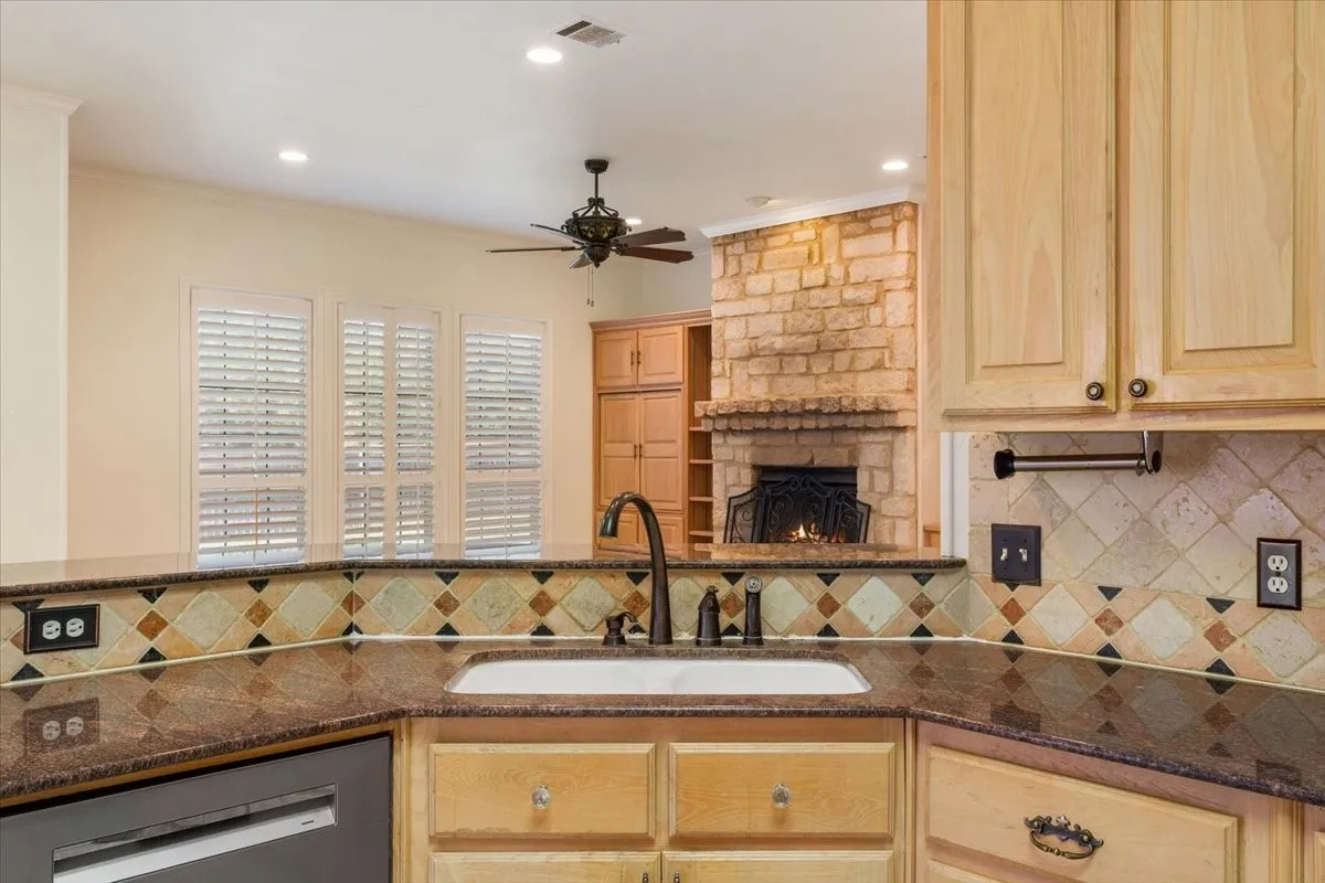 Single Family Residence For Sale in Mc Lennan County , 800 Granite Lane, Lorena, Texas 76655, 4 Bedroom, 4 Bathroom, 3 Garage spaces, 2,971 Sqft, built in 2001, mls#21350255, Real Estate Agent in Lorena, Homes For Sale in Mc Lennan county, Homes For Sale in Lorena, Realtor in Lorena Texas, Real Estate Brokerage Independent Realty Texas, Luminita Cordes Realtor