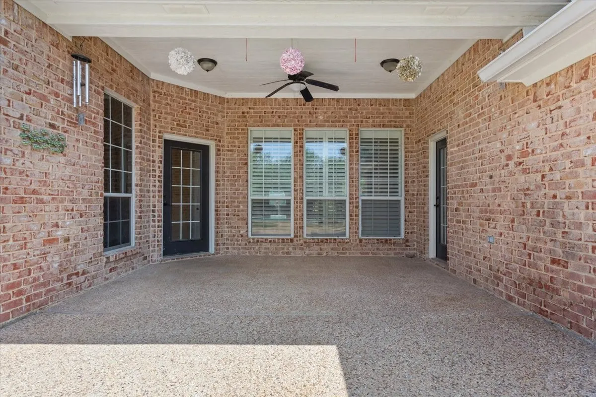 Single Family Residence For Sale in Mc Lennan County , 800 Granite Lane, Lorena, Texas 76655, 4 Bedroom, 4 Bathroom, 3 Garage spaces, 2,971 Sqft, built in 2001, mls#21350255, Real Estate Agent in Lorena, Homes For Sale in Mc Lennan county, Homes For Sale in Lorena, Realtor in Lorena Texas, Real Estate Brokerage Independent Realty Texas, Luminita Cordes Realtor
