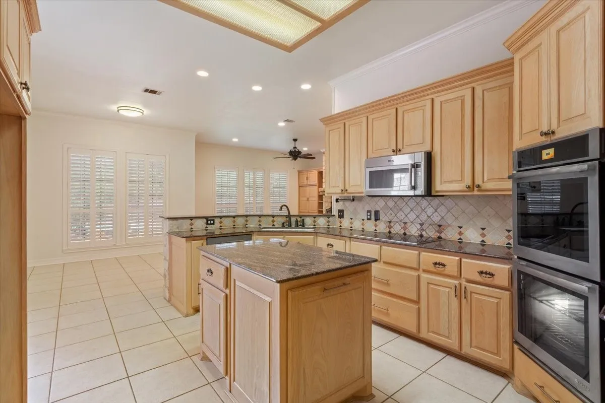 Single Family Residence For Sale in Mc Lennan County , 800 Granite Lane, Lorena, Texas 76655, 4 Bedroom, 4 Bathroom, 3 Garage spaces, 2,971 Sqft, built in 2001, mls#21350255, Real Estate Agent in Lorena, Homes For Sale in Mc Lennan county, Homes For Sale in Lorena, Realtor in Lorena Texas, Real Estate Brokerage Independent Realty Texas, Luminita Cordes Realtor