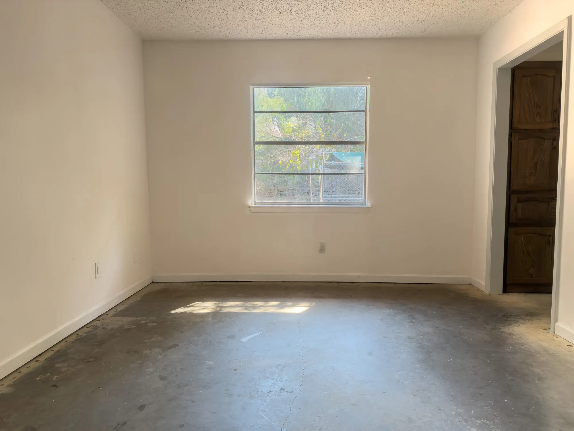 Single Family Residence For Sale in Palo Pinto County , 1516 NW 1st Avenue, Mineral Wells, Texas 76067, 4 Bedroom, 2 Bathroom, Garage spaces, 1,702 Sqft, built in 1975, mls#21353880, Real Estate Agent in Mineral Wells, Homes For Sale in Palo Pinto county, Homes For Sale in Mineral Wells, Realtor in Mineral Wells Texas, Real Estate Brokerage Independent Realty Texas, Luminita Cordes Realtor