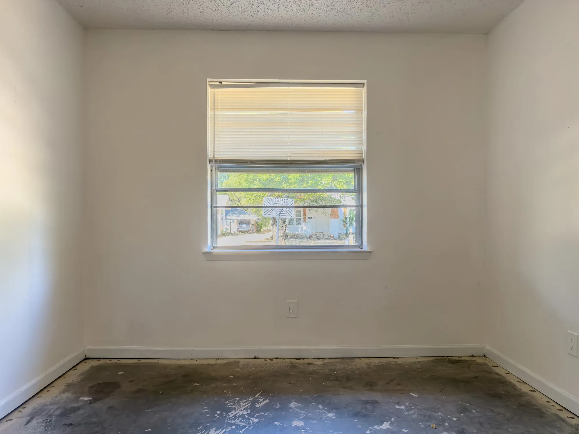 Single Family Residence For Sale in Palo Pinto County , 1516 NW 1st Avenue, Mineral Wells, Texas 76067, 4 Bedroom, 2 Bathroom, Garage spaces, 1,702 Sqft, built in 1975, mls#21353880, Real Estate Agent in Mineral Wells, Homes For Sale in Palo Pinto county, Homes For Sale in Mineral Wells, Realtor in Mineral Wells Texas, Real Estate Brokerage Independent Realty Texas, Luminita Cordes Realtor