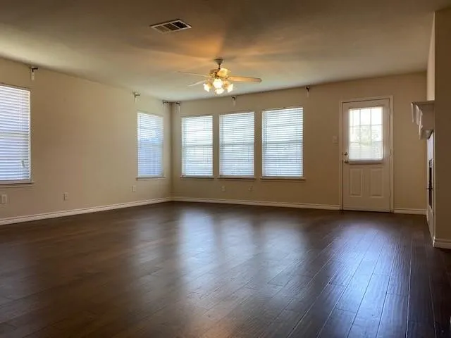 Single Family Residence For Rent in Collin County , 12261 Peak Circle, Frisco, Texas 75035, 3 Bedroom, 2 Bathroom, 2 Garage spaces, 2,097 Sqft, built in 2002, mls#21353883, Real Estate Agent in Frisco, Homes For Rent in Collin county, Homes For Rent in Frisco, Realtor in Frisco Texas, Real Estate Brokerage Independent Realty Texas, Luminita Cordes Realtor
