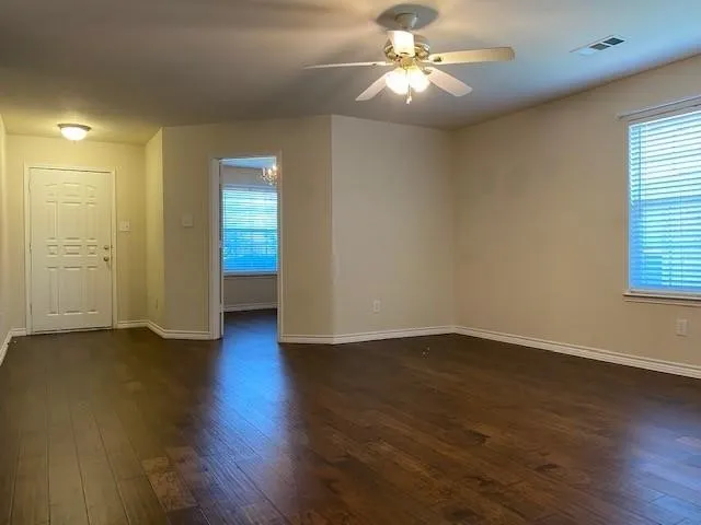Single Family Residence For Rent in Collin County , 12261 Peak Circle, Frisco, Texas 75035, 3 Bedroom, 2 Bathroom, 2 Garage spaces, 2,097 Sqft, built in 2002, mls#21353883, Real Estate Agent in Frisco, Homes For Rent in Collin county, Homes For Rent in Frisco, Realtor in Frisco Texas, Real Estate Brokerage Independent Realty Texas, Luminita Cordes Realtor