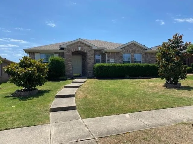 Single Family Residence For Rent in Collin County , 12261 Peak Circle, Frisco, Texas 75035, 3 Bedroom, 2 Bathroom, 2 Garage spaces, 2,097 Sqft, built in 2002, mls#21353883, Real Estate Agent in Frisco, Homes For Rent in Collin county, Homes For Rent in Frisco, Realtor in Frisco Texas, Real Estate Brokerage Independent Realty Texas, Luminita Cordes Realtor