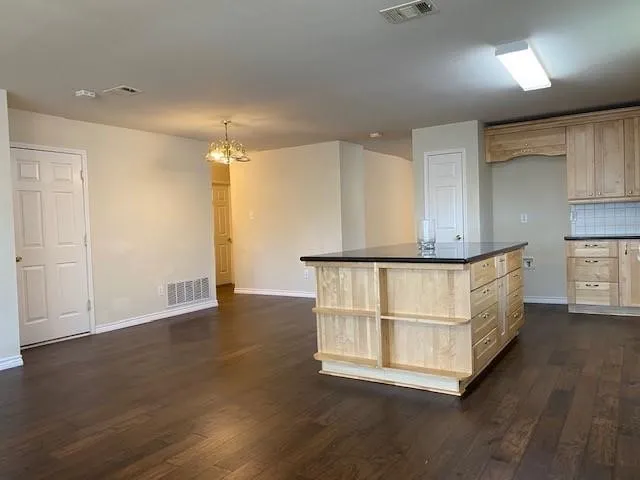 Single Family Residence For Rent in Collin County , 12261 Peak Circle, Frisco, Texas 75035, 3 Bedroom, 2 Bathroom, 2 Garage spaces, 2,097 Sqft, built in 2002, mls#21353883, Real Estate Agent in Frisco, Homes For Rent in Collin county, Homes For Rent in Frisco, Realtor in Frisco Texas, Real Estate Brokerage Independent Realty Texas, Luminita Cordes Realtor