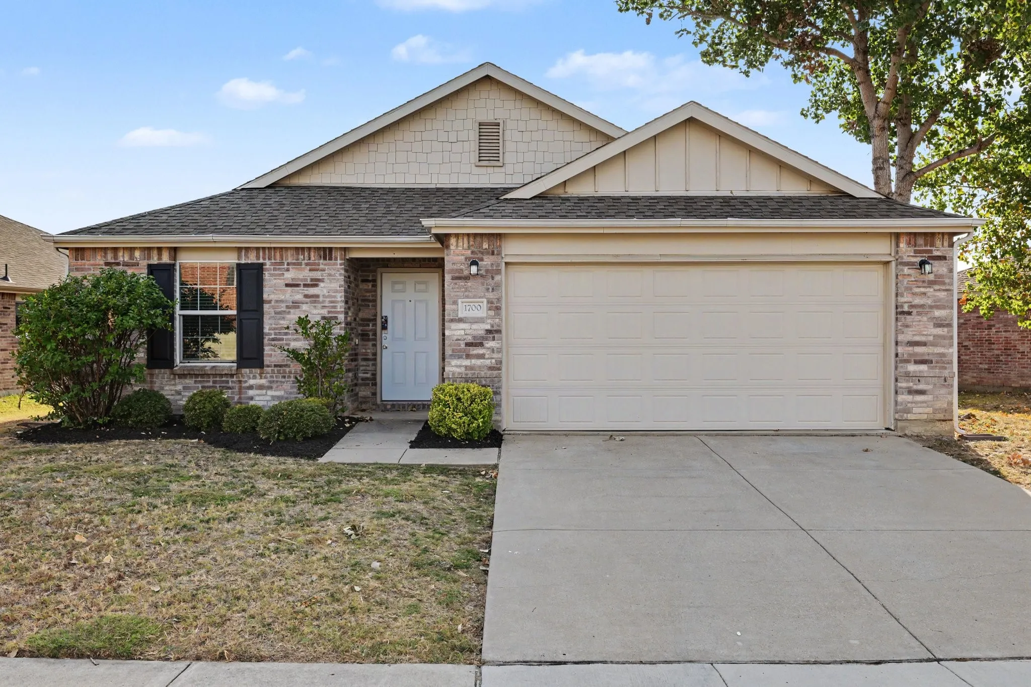 Single Family Residence For Sale in Denton County , 1700 Gayla Creek Drive, Little Elm, Texas 75068, 3 Bedroom, 2 Bathroom, 2 Garage spaces, 1,757 Sqft, built in 2014, mls#21353889, Real Estate Agent in Little Elm, Homes For Sale in Denton county, Homes For Sale in Little Elm, Realtor in Little Elm Texas, Real Estate Brokerage Independent Realty Texas, Luminita Cordes Realtor