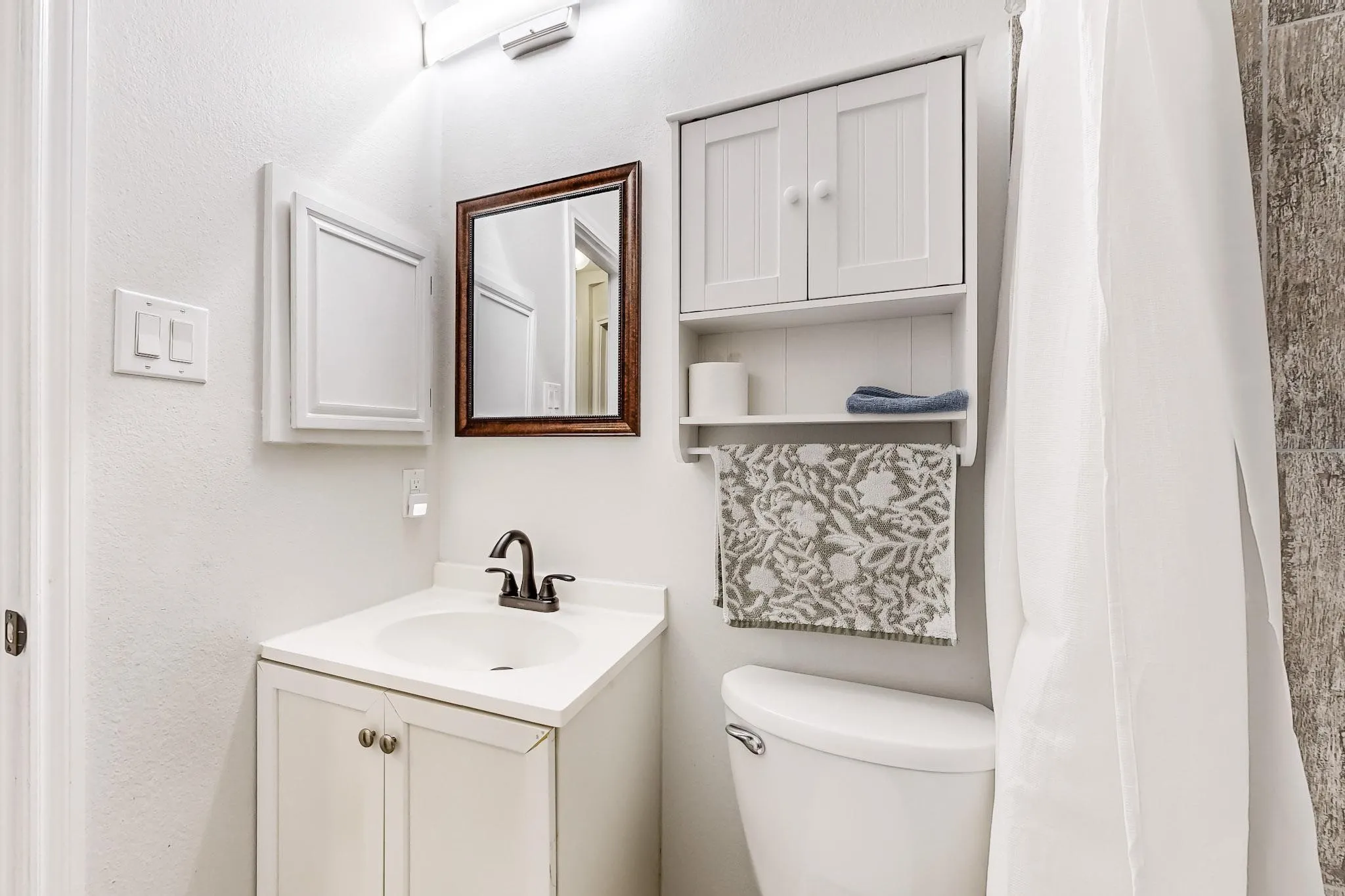 Single Family Residence For Rent in Collin County , 7936 Quest Court, Frisco, Texas 75035, 3 Bedrooms, 3 Bathrooms, 2 Garage spaces, 1,424 Sqft, built in 1992, Price $2,799, mls#21353890, Real Estate Agent in Frisco, Homes For Rent in Collin county, Homes For Rent in Frisco, Realtor in Frisco Texas, Real Estate Brokerage Independent Realty Texas, Luminita Cordes Realtor