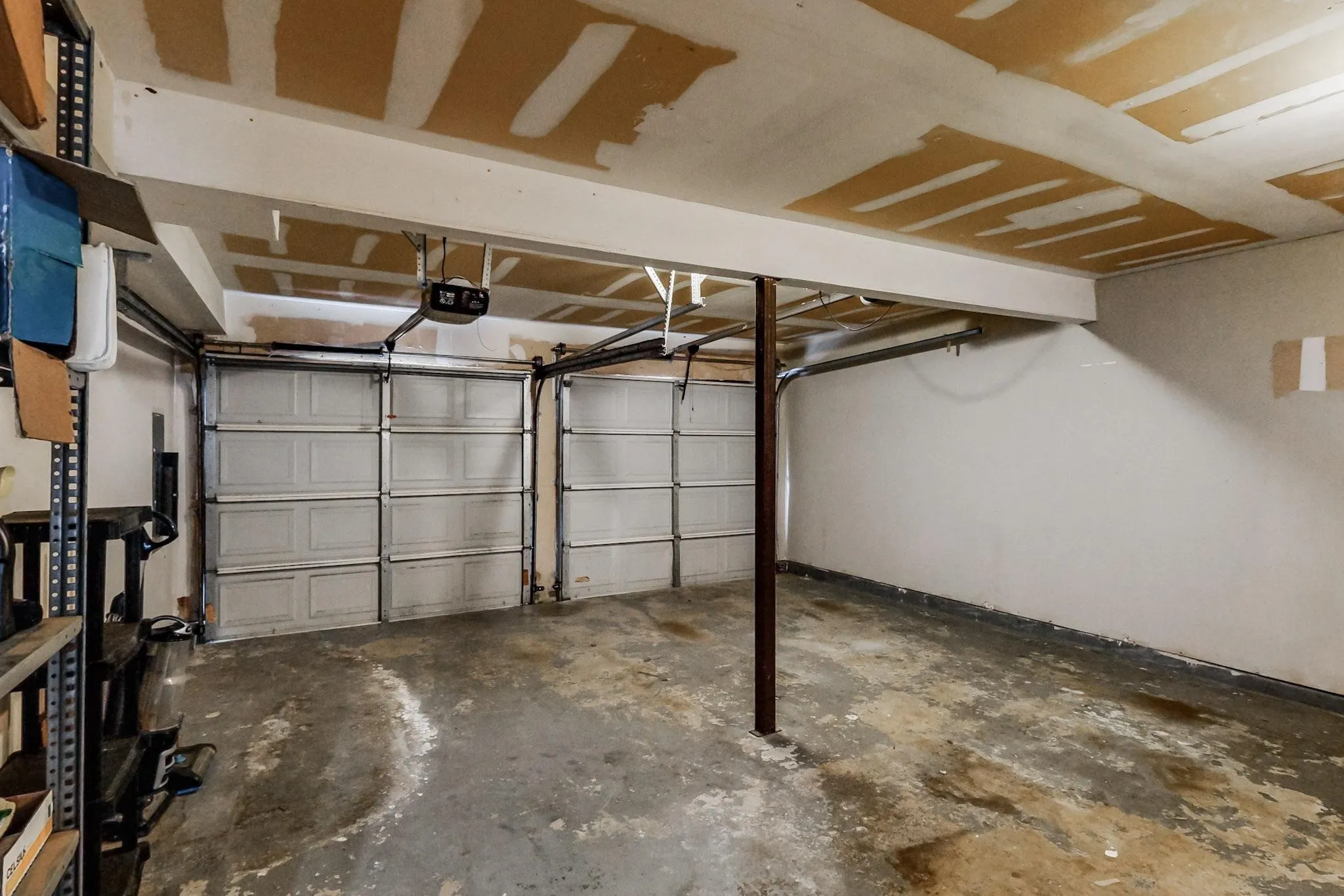 Single Family Residence For Rent in Collin County , 7936 Quest Court, Frisco, Texas 75035, 3 Bedrooms, 3 Bathrooms, 2 Garage spaces, 1,424 Sqft, built in 1992, Price $2,799, mls#21353890, Real Estate Agent in Frisco, Homes For Rent in Collin county, Homes For Rent in Frisco, Realtor in Frisco Texas, Real Estate Brokerage Independent Realty Texas, Luminita Cordes Realtor