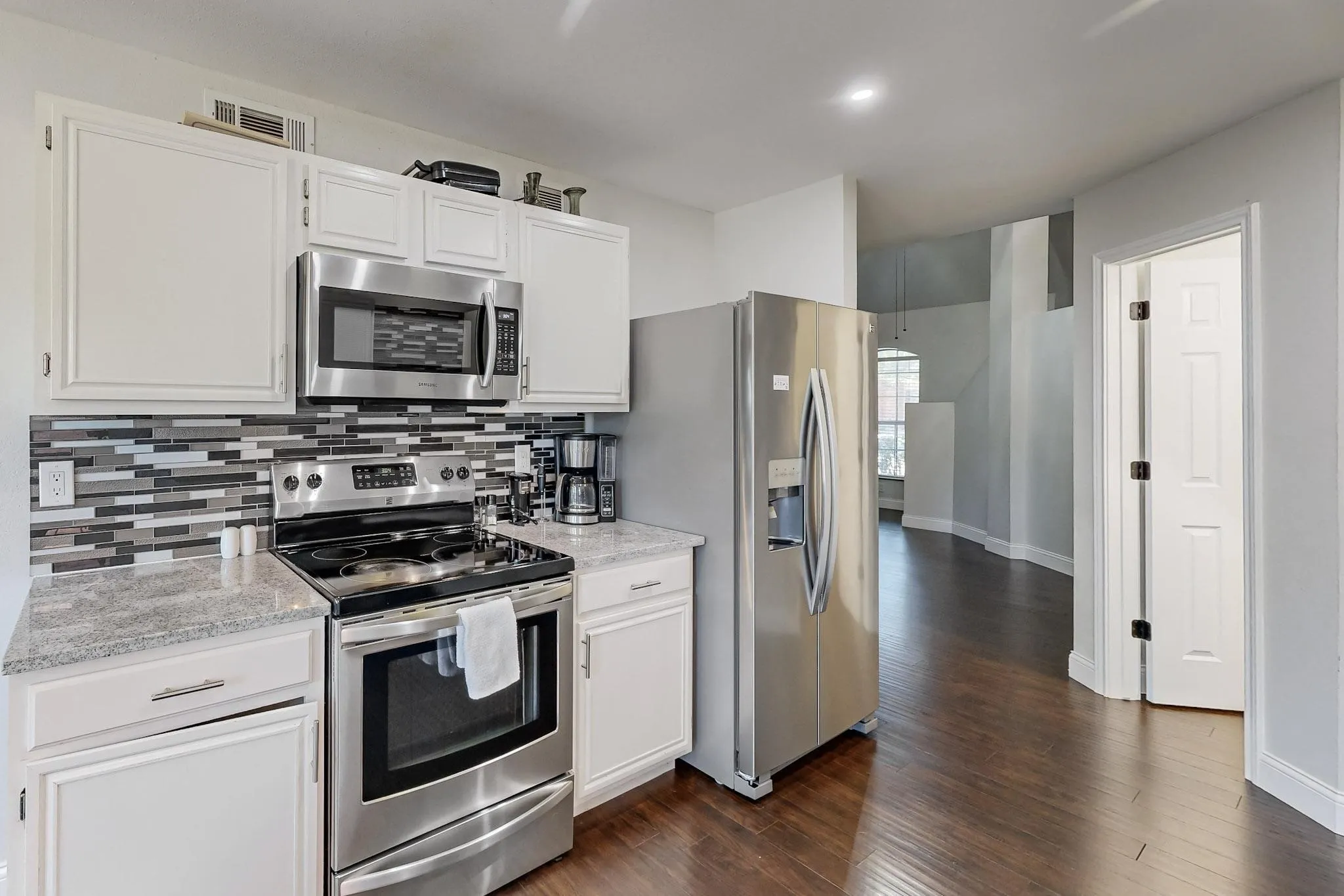 Single Family Residence For Rent in Collin County , 7936 Quest Court, Frisco, Texas 75035, 3 Bedrooms, 3 Bathrooms, 2 Garage spaces, 1,424 Sqft, built in 1992, Price $2,799, mls#21353890, Real Estate Agent in Frisco, Homes For Rent in Collin county, Homes For Rent in Frisco, Realtor in Frisco Texas, Real Estate Brokerage Independent Realty Texas, Luminita Cordes Realtor