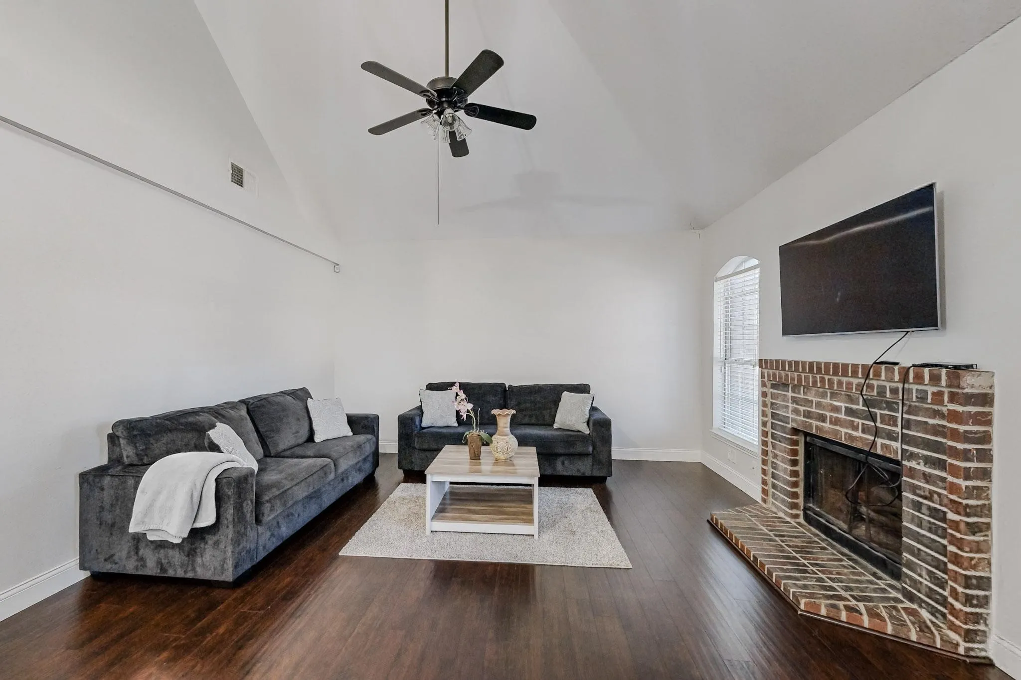 Single Family Residence For Rent in Collin County , 7936 Quest Court, Frisco, Texas 75035, 3 Bedrooms, 3 Bathrooms, 2 Garage spaces, 1,424 Sqft, built in 1992, Price $2,799, mls#21353890, Real Estate Agent in Frisco, Homes For Rent in Collin county, Homes For Rent in Frisco, Realtor in Frisco Texas, Real Estate Brokerage Independent Realty Texas, Luminita Cordes Realtor
