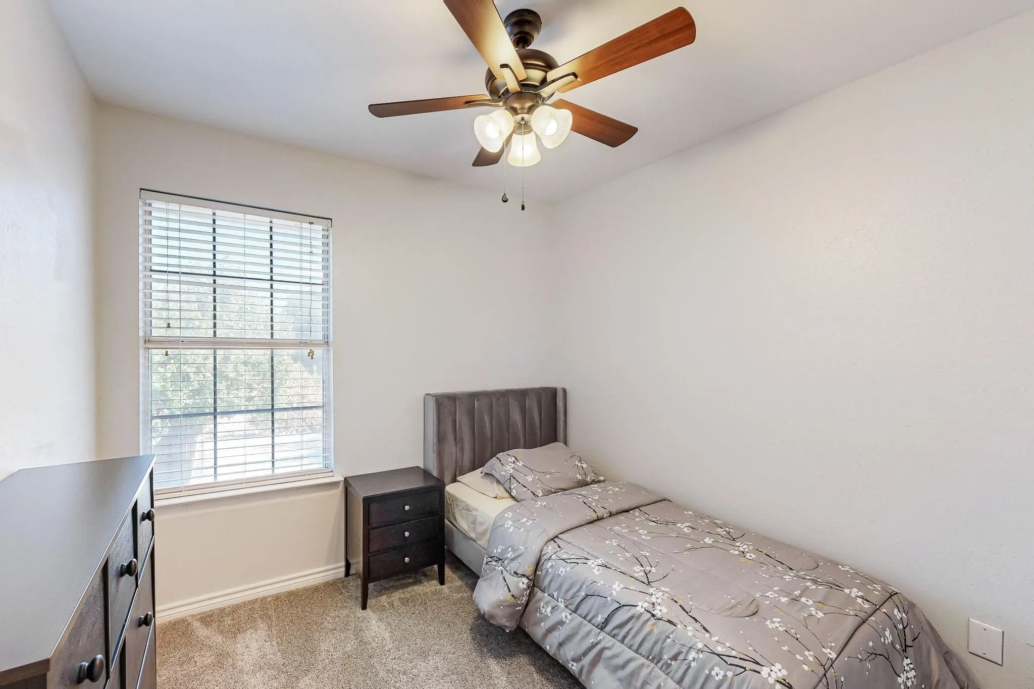 Single Family Residence For Rent in Collin County , 7936 Quest Court, Frisco, Texas 75035, 3 Bedrooms, 3 Bathrooms, 2 Garage spaces, 1,424 Sqft, built in 1992, Price $2,799, mls#21353890, Real Estate Agent in Frisco, Homes For Rent in Collin county, Homes For Rent in Frisco, Realtor in Frisco Texas, Real Estate Brokerage Independent Realty Texas, Luminita Cordes Realtor