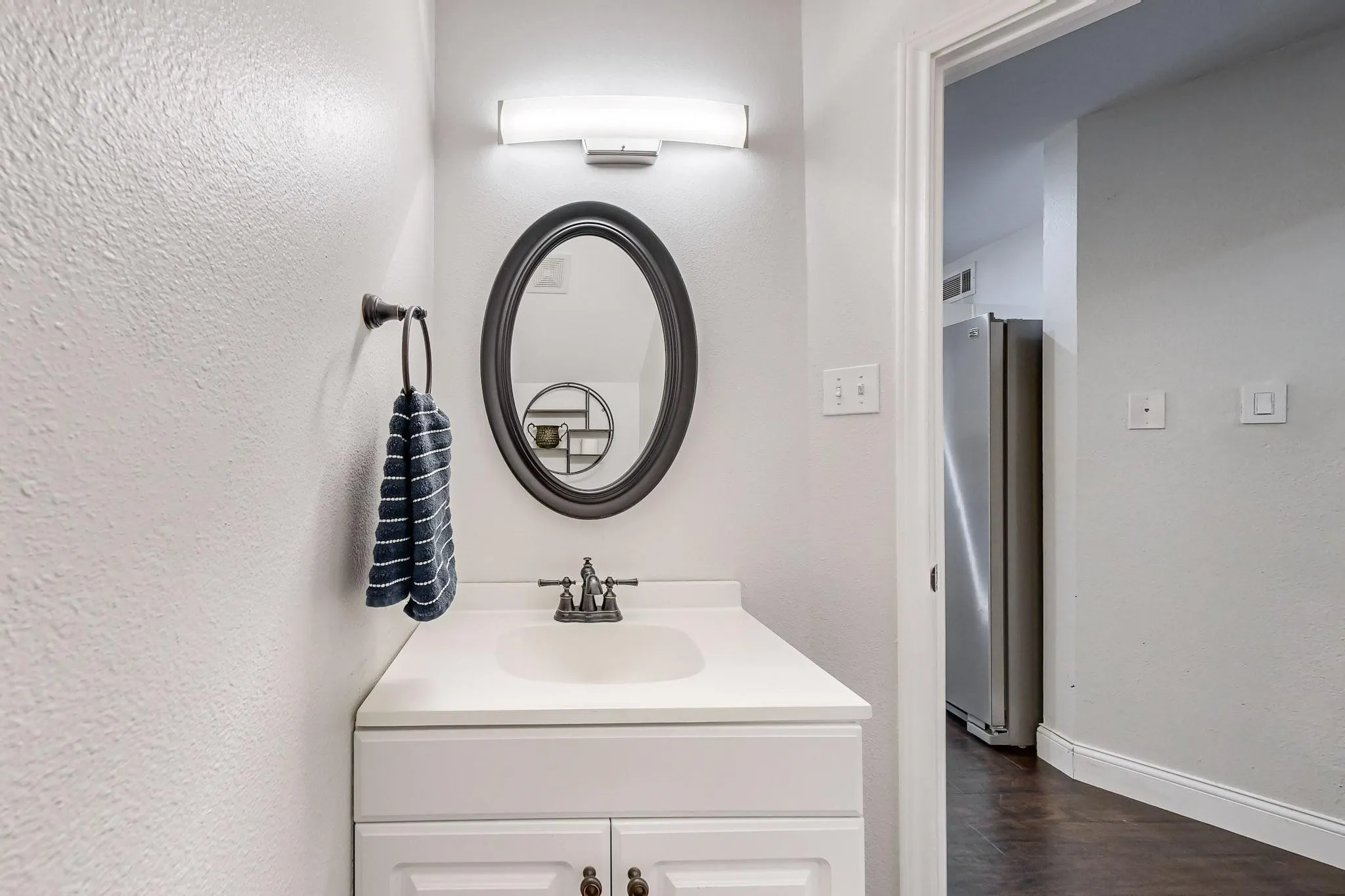Single Family Residence For Rent in Collin County , 7936 Quest Court, Frisco, Texas 75035, 3 Bedrooms, 3 Bathrooms, 2 Garage spaces, 1,424 Sqft, built in 1992, Price $2,799, mls#21353890, Real Estate Agent in Frisco, Homes For Rent in Collin county, Homes For Rent in Frisco, Realtor in Frisco Texas, Real Estate Brokerage Independent Realty Texas, Luminita Cordes Realtor