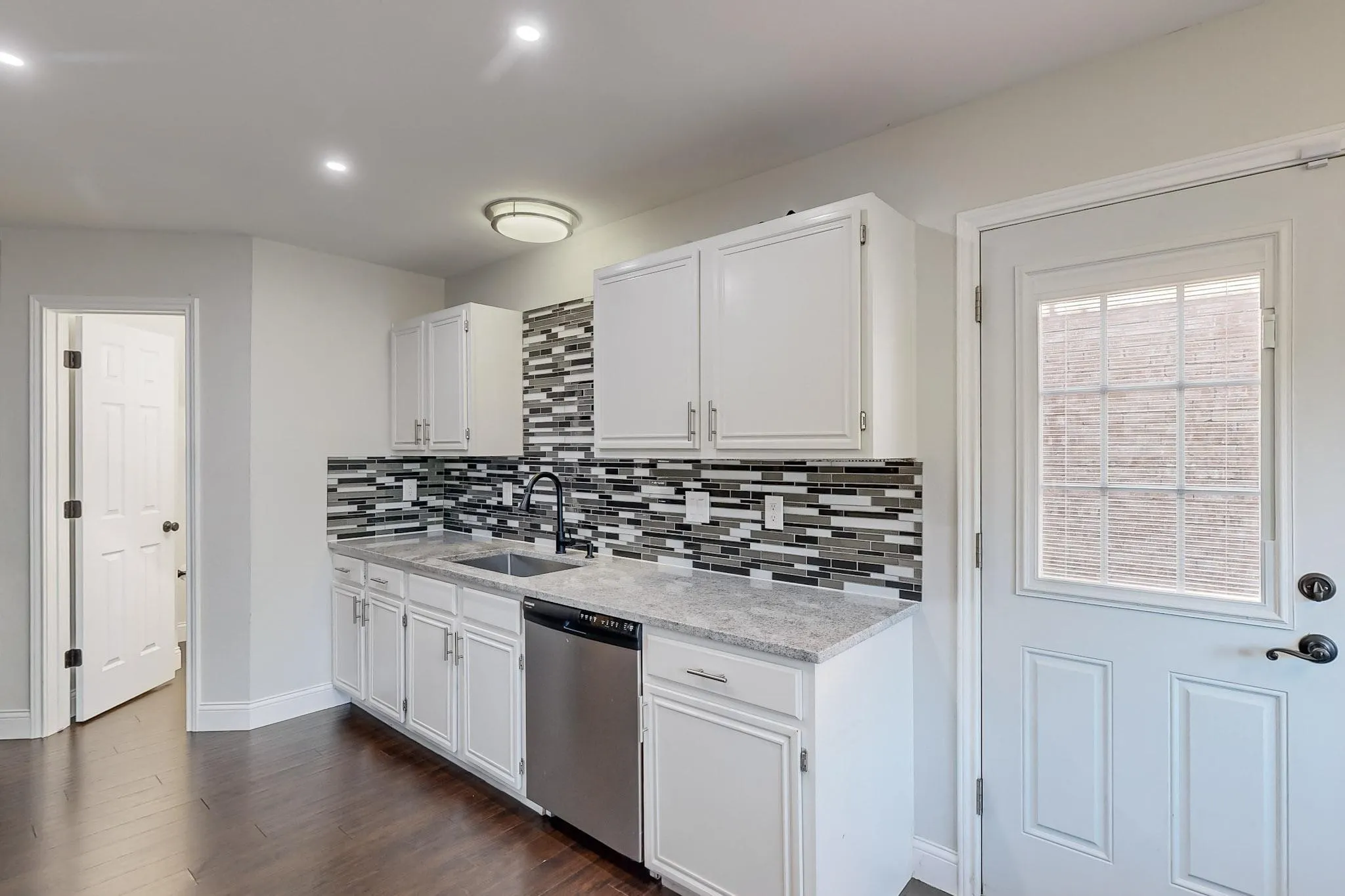 Single Family Residence For Rent in Collin County , 7936 Quest Court, Frisco, Texas 75035, 3 Bedrooms, 3 Bathrooms, 2 Garage spaces, 1,424 Sqft, built in 1992, Price $2,799, mls#21353890, Real Estate Agent in Frisco, Homes For Rent in Collin county, Homes For Rent in Frisco, Realtor in Frisco Texas, Real Estate Brokerage Independent Realty Texas, Luminita Cordes Realtor