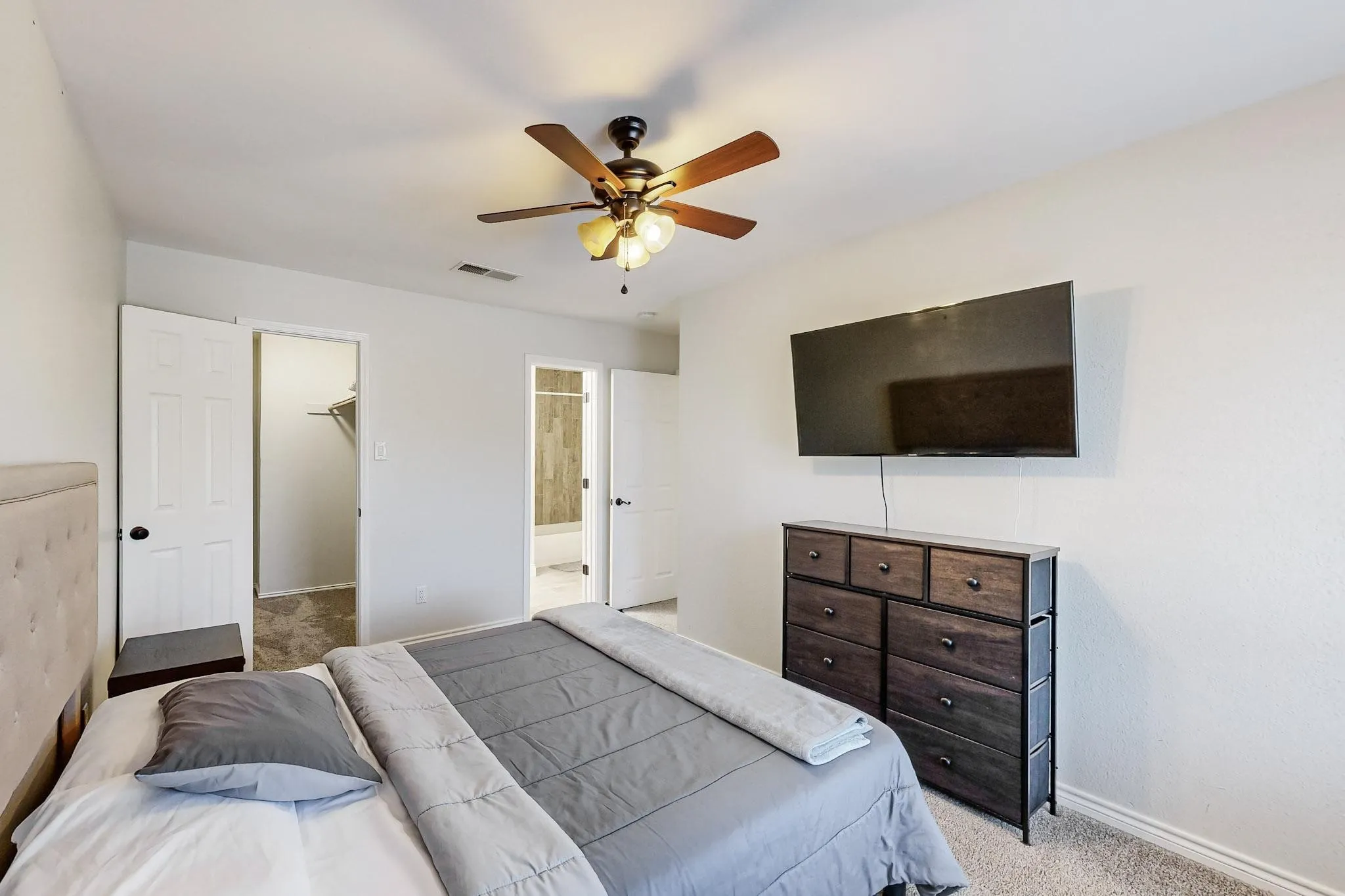 Single Family Residence For Rent in Collin County , 7936 Quest Court, Frisco, Texas 75035, 3 Bedrooms, 3 Bathrooms, 2 Garage spaces, 1,424 Sqft, built in 1992, Price $2,799, mls#21353890, Real Estate Agent in Frisco, Homes For Rent in Collin county, Homes For Rent in Frisco, Realtor in Frisco Texas, Real Estate Brokerage Independent Realty Texas, Luminita Cordes Realtor
