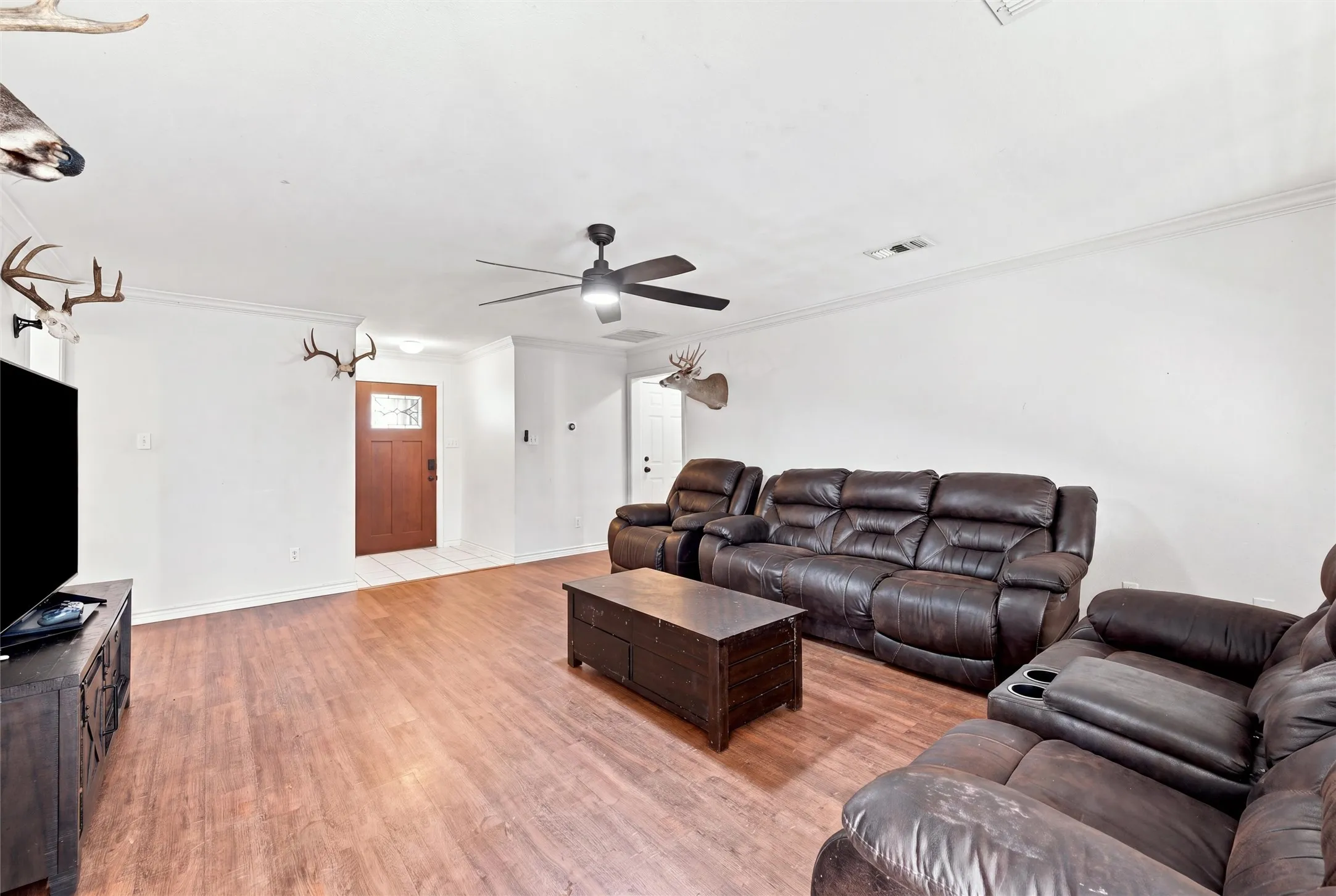 Single Family Residence For Sale in Hill County , 51 Circle Drive, Whitney, Texas 76692, 3 Bedroom, 2 Bathroom, 2 Garage spaces, 1,447 Sqft, built in 2002, mls#21350333, Real Estate Agent in Whitney, Homes For Sale in Hill county, Homes For Sale in Whitney, Realtor in Whitney Texas, Real Estate Brokerage Independent Realty Texas, Luminita Cordes Realtor